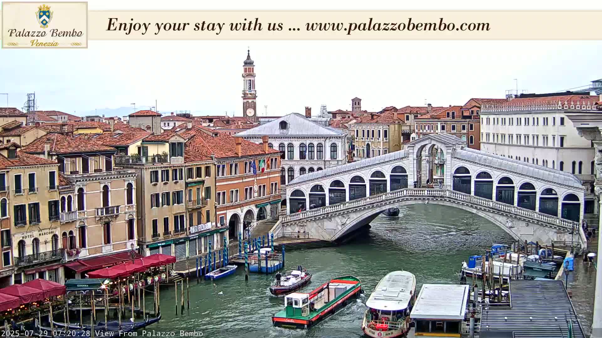 Venice, Rialto Bridge in Grand Canal Live Cam - Venice, Veneto, Italy