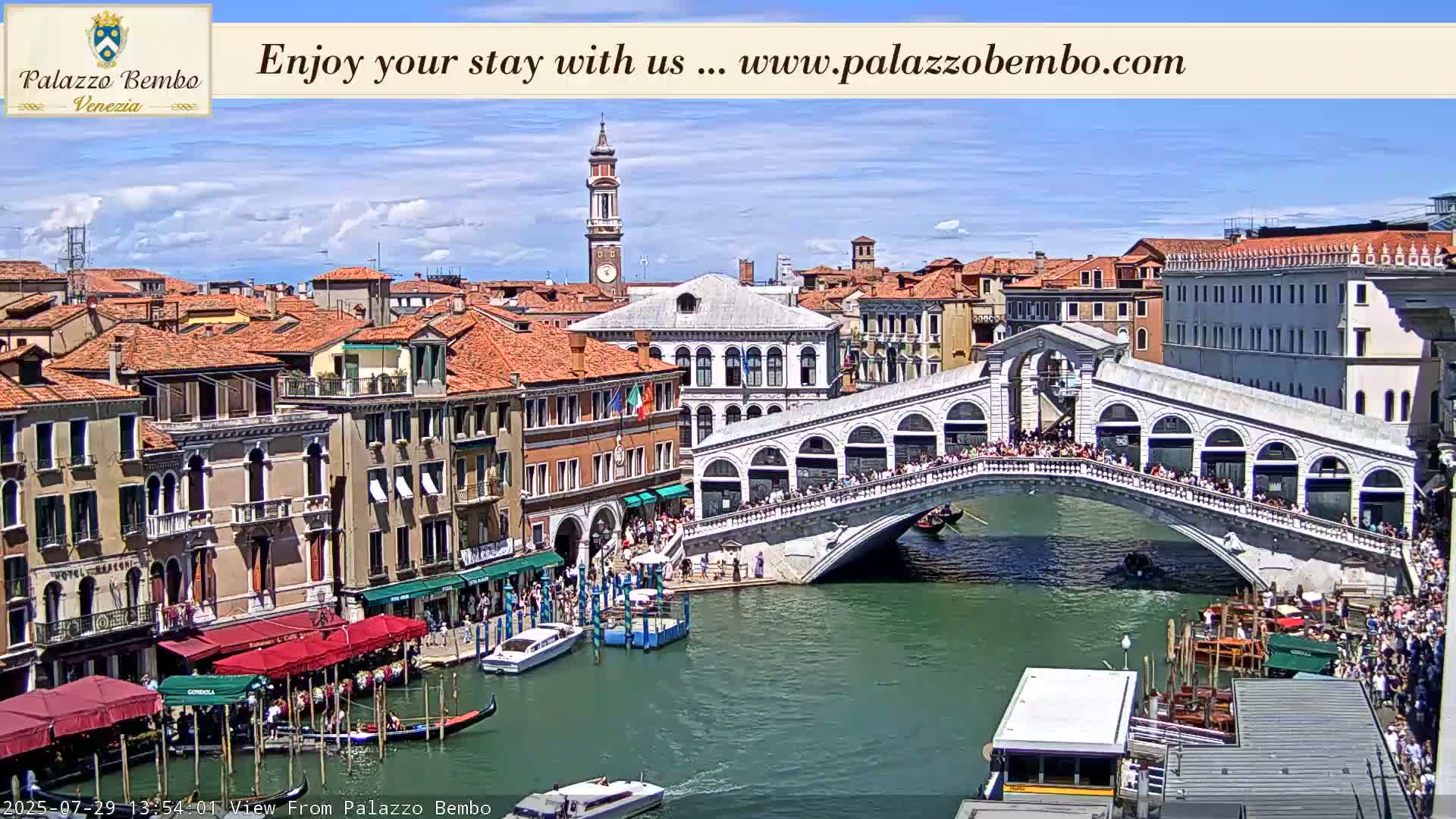 Venice, Rialto Bridge in Grand Canal Live Cam - Venice, Veneto, Italy