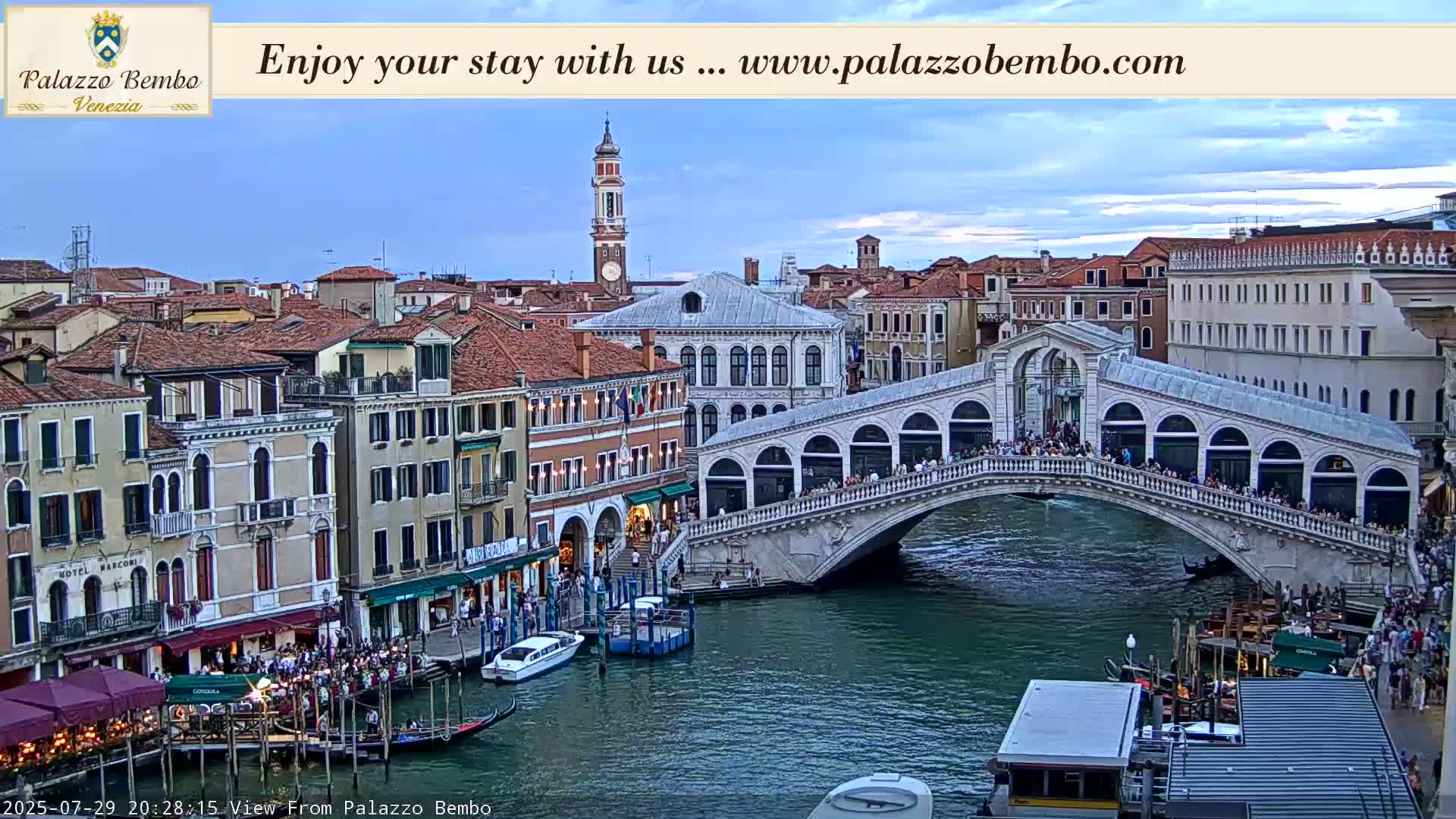 Venice, Rialto Bridge in Grand Canal Live Cam - Venice, Veneto, Italy