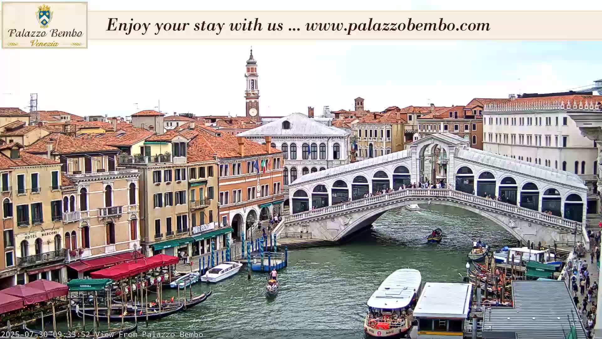 Venice, Rialto Bridge in Grand Canal Live Cam - Venice, Veneto, Italy
