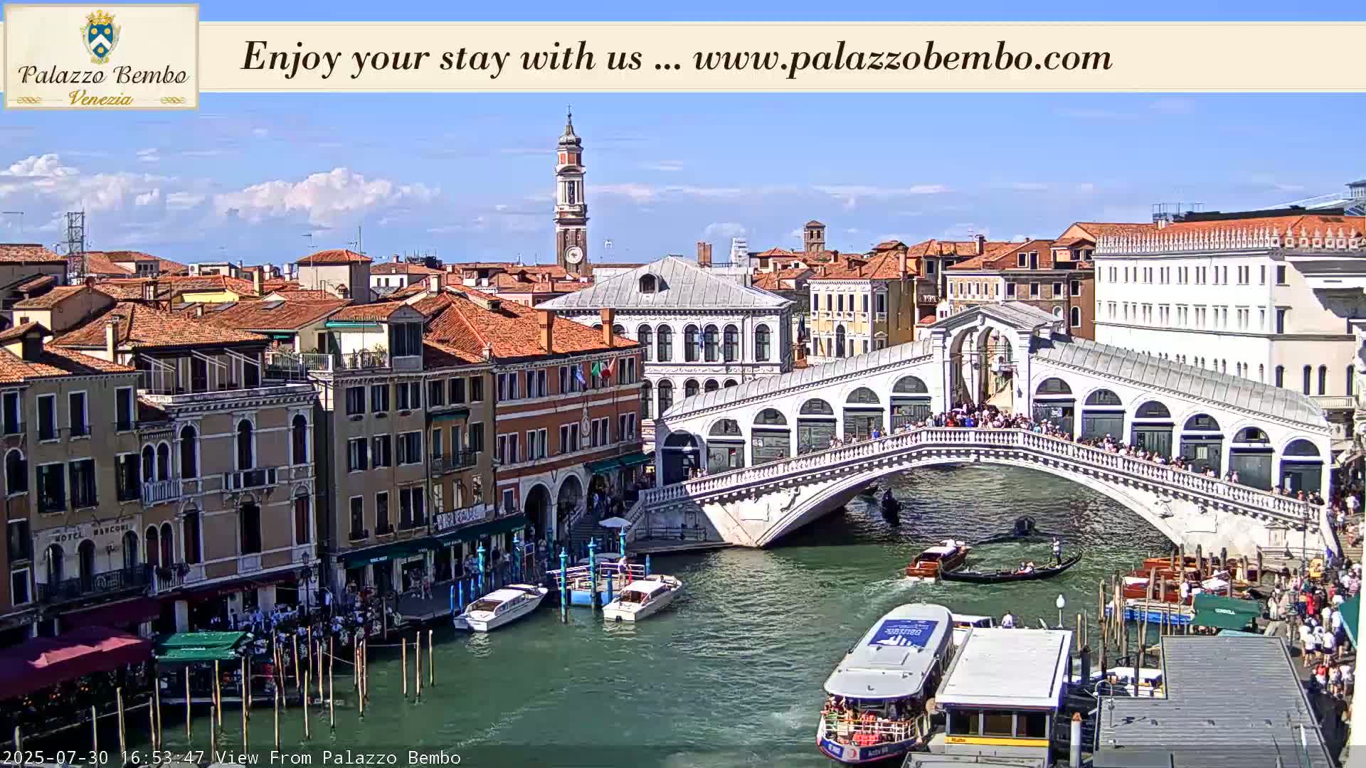 Venice, Rialto Bridge in Grand Canal Live Cam - Venice, Veneto, Italy