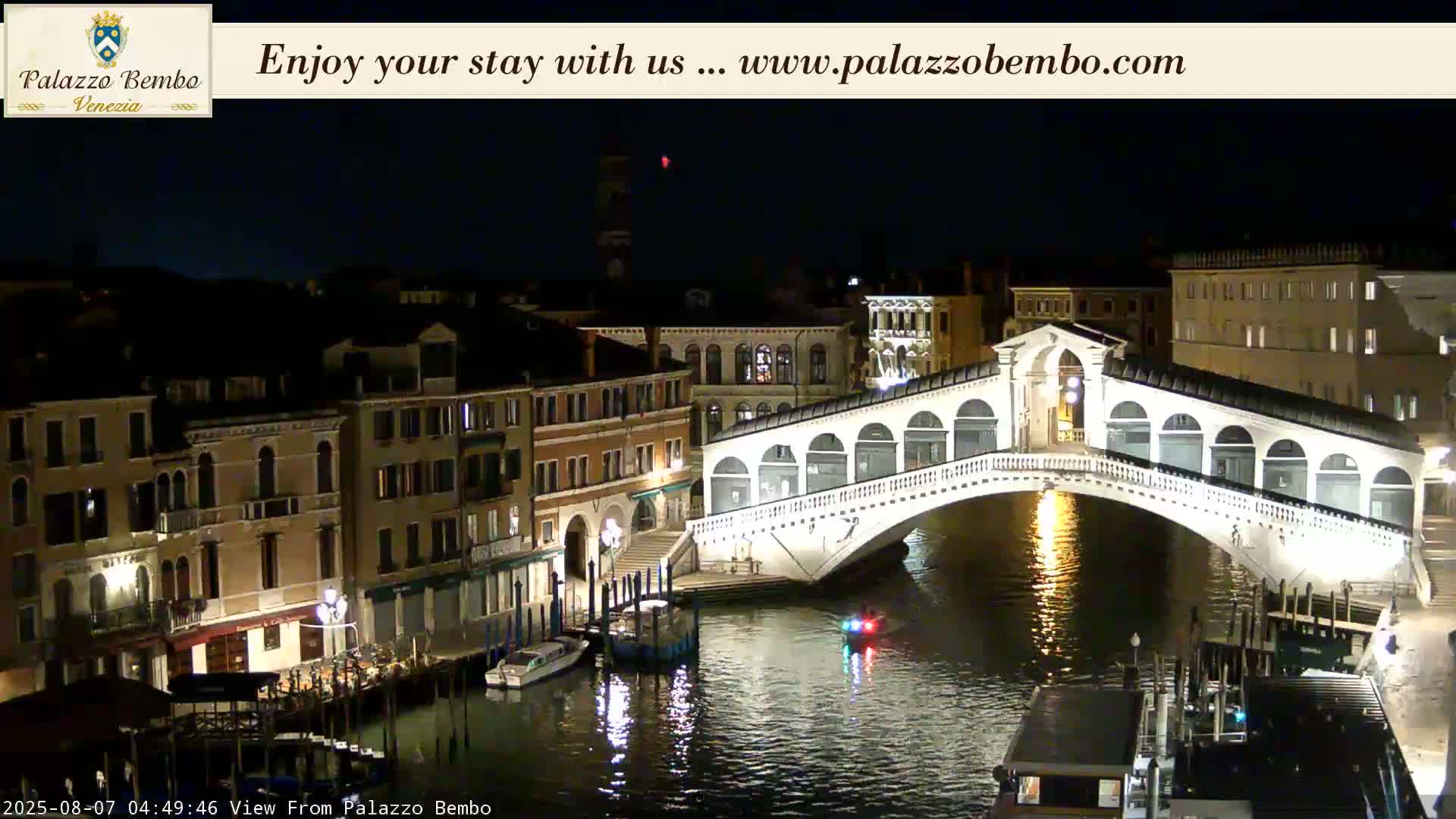 Venice, Rialto Bridge in Grand Canal Live Cam - Venice, Veneto, Italy
