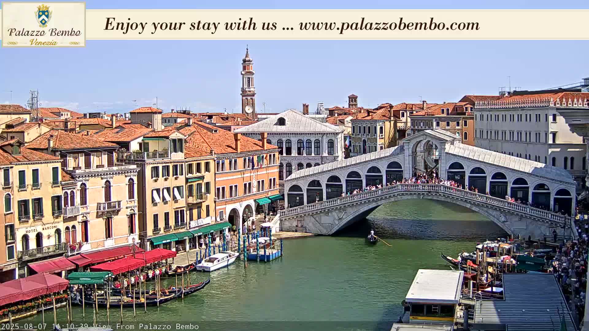 Venice, Rialto Bridge in Grand Canal Live Cam - Venice, Veneto, Italy