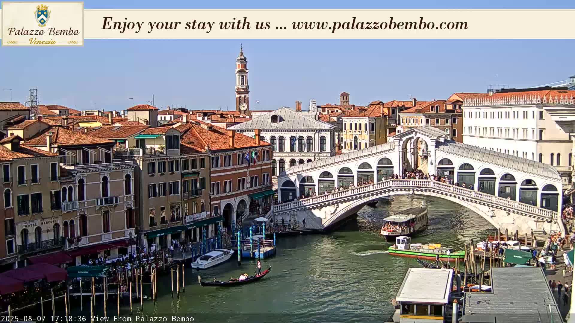 Venice, Rialto Bridge in Grand Canal Live Cam - Venice, Veneto, Italy