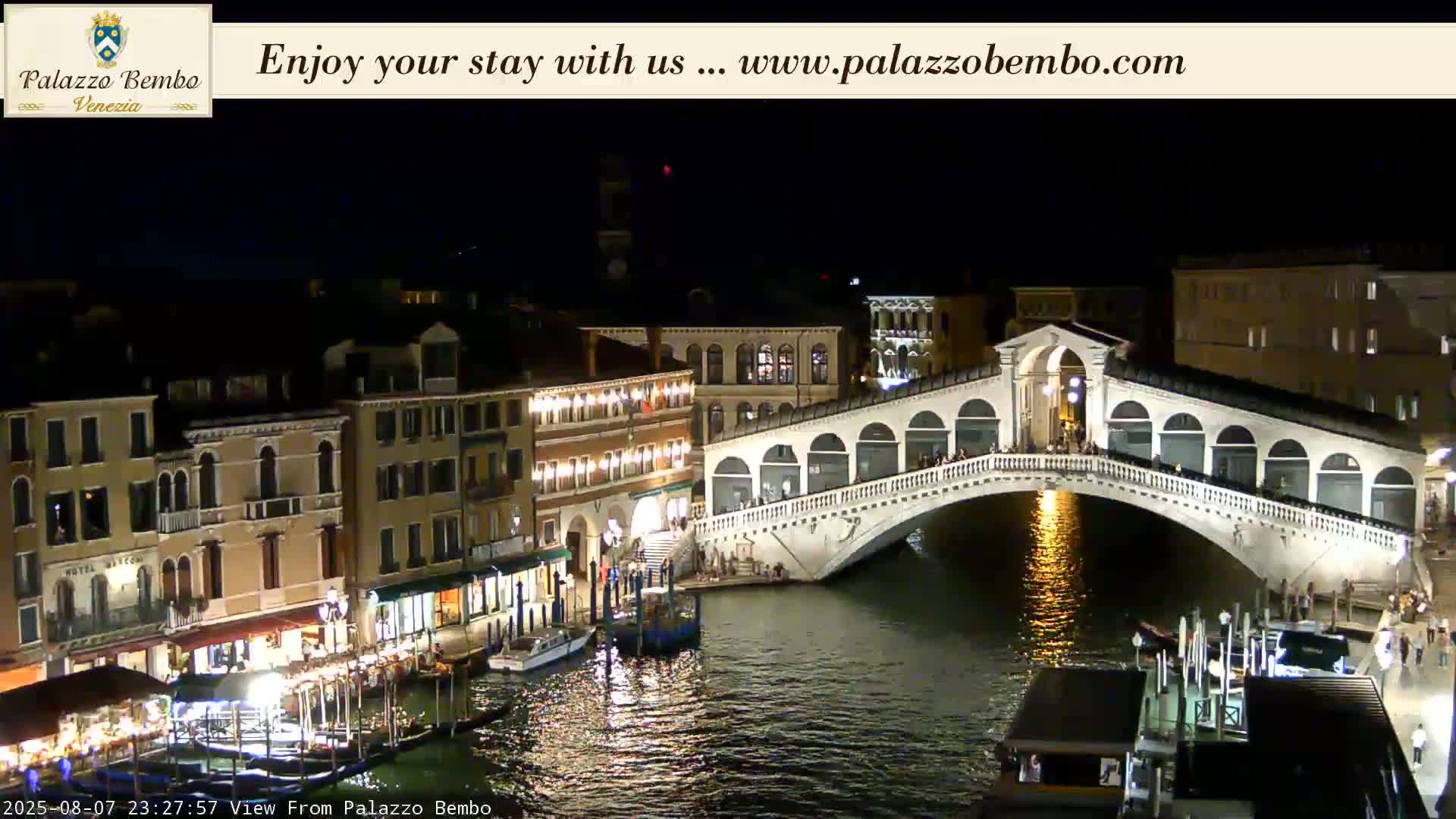 Venice, Rialto Bridge in Grand Canal Live Cam - Venice, Veneto, Italy