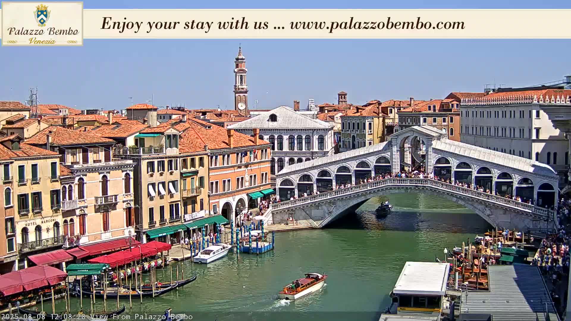 Venice, Rialto Bridge in Grand Canal Live Cam - Venice, Veneto, Italy