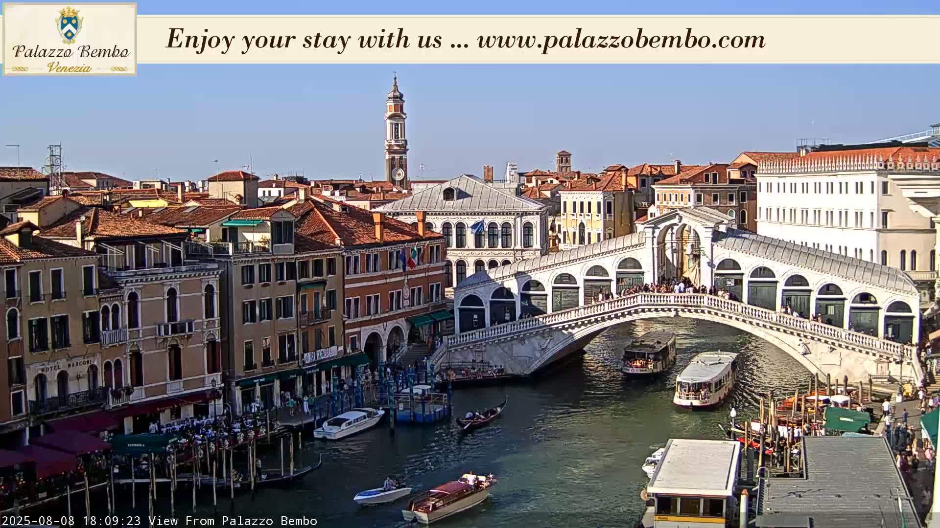 Venice, Rialto Bridge in Grand Canal Live Cam - Venice, Veneto, Italy