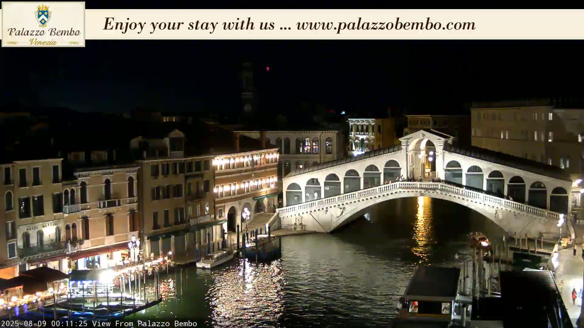 Venice, Rialto Bridge in Grand Canal Live Cam - Venice, Veneto, Italy