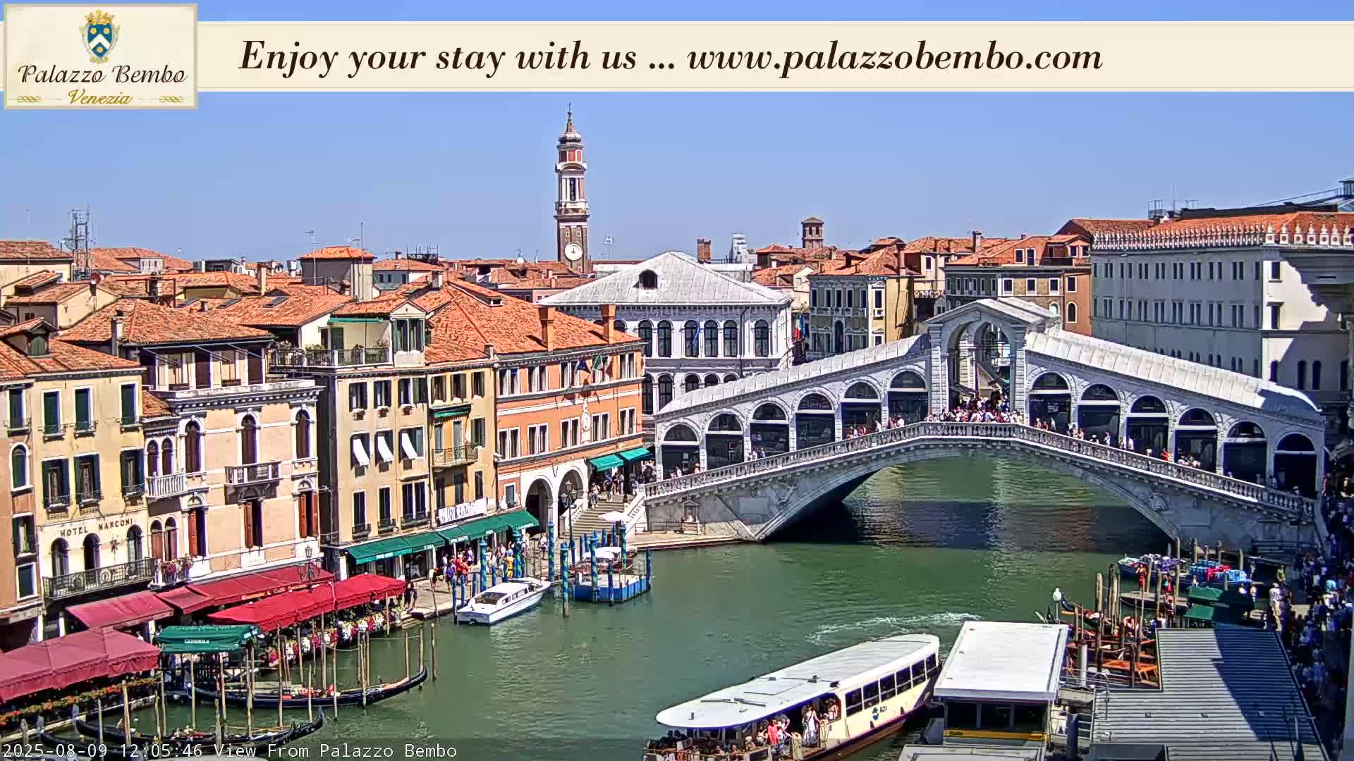 Venice, Rialto Bridge in Grand Canal Live Cam - Venice, Veneto, Italy