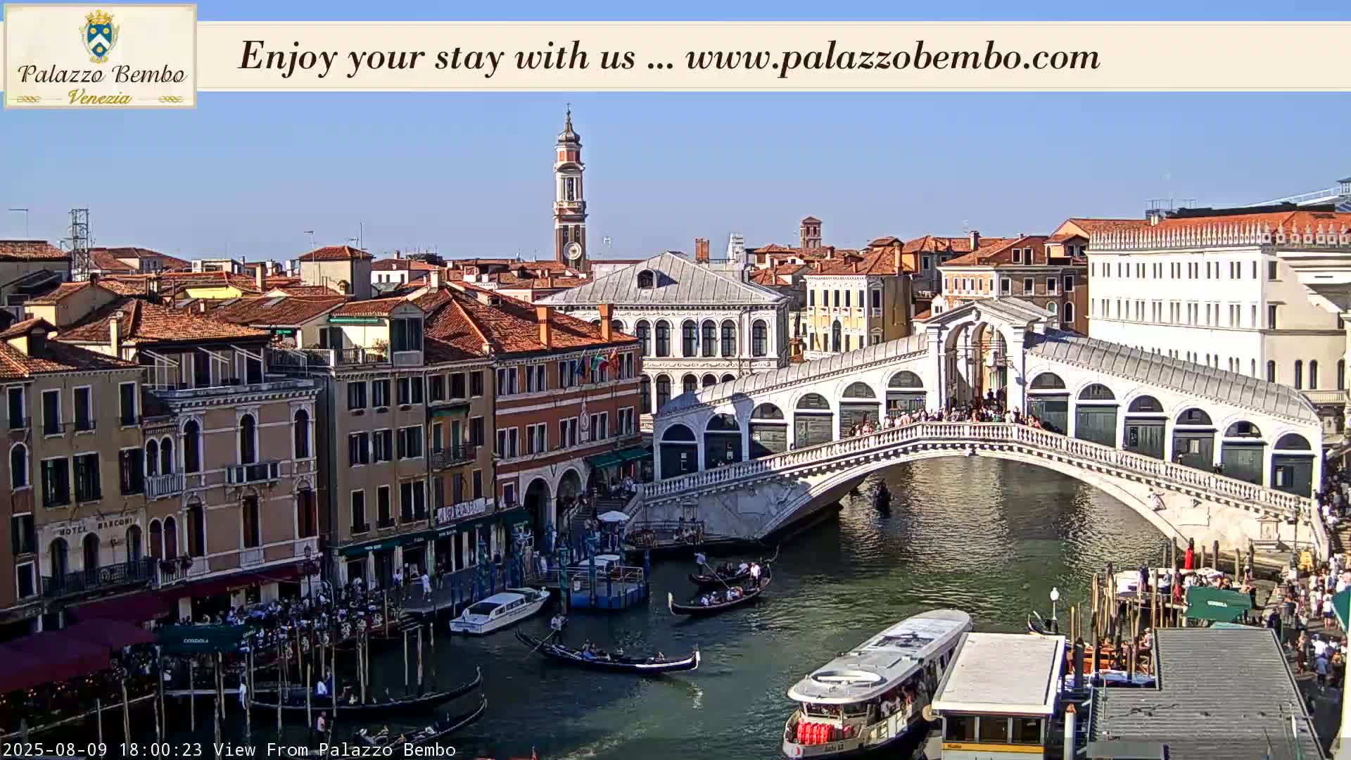 Venice, Rialto Bridge in Grand Canal Live Cam - Venice, Veneto, Italy