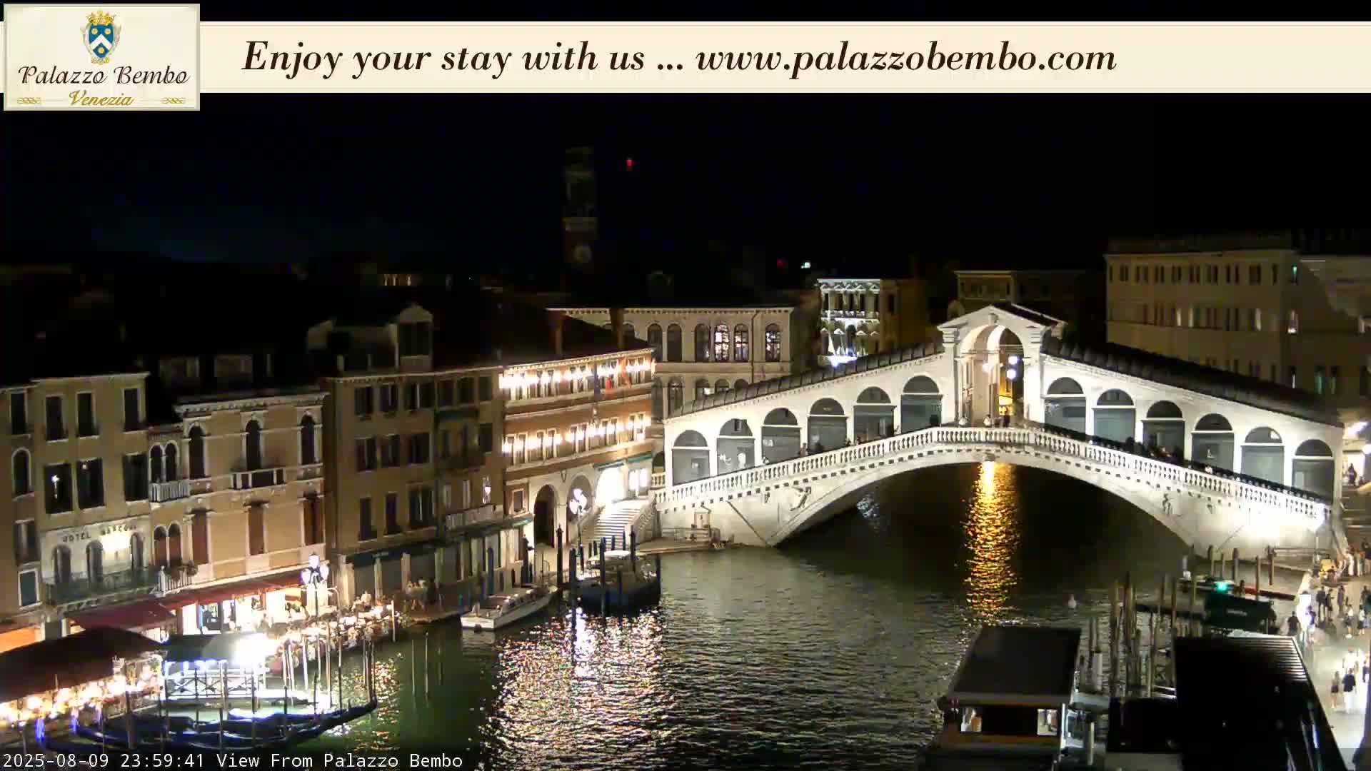 Venice, Rialto Bridge in Grand Canal Live Cam - Venice, Veneto, Italy