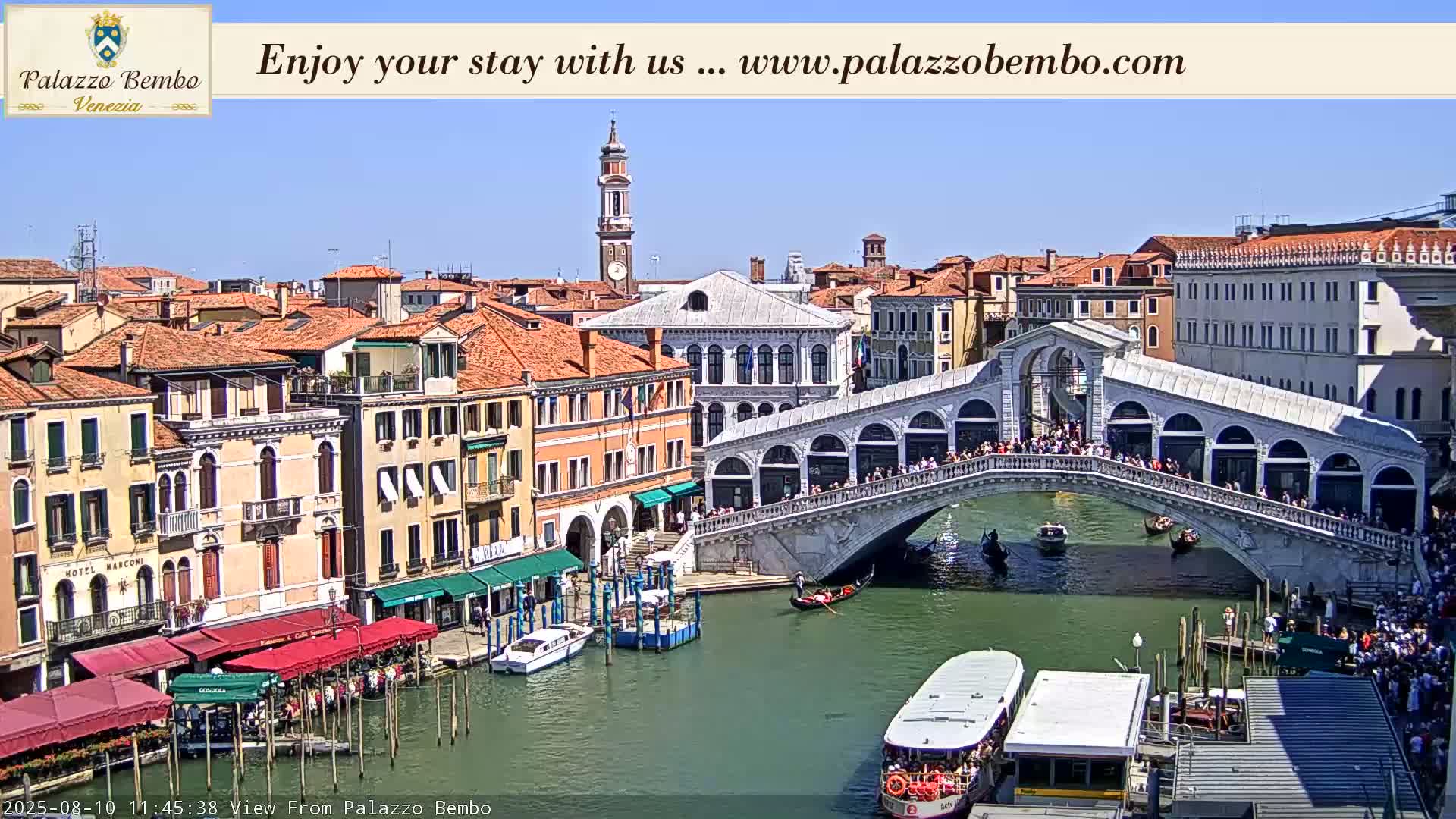 Venice, Rialto Bridge in Grand Canal Live Cam - Venice, Veneto, Italy