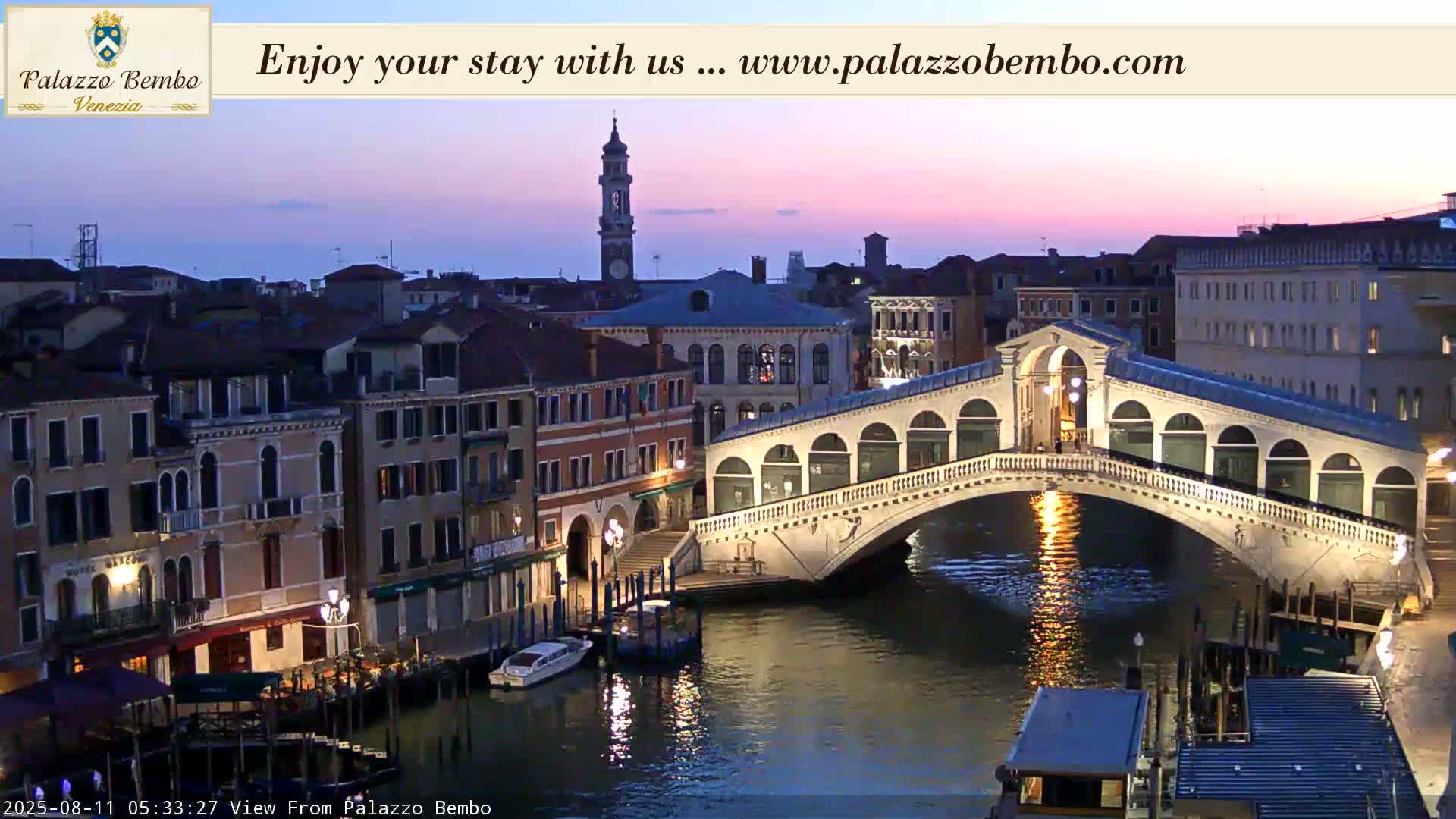 Venice, Rialto Bridge in Grand Canal Live Cam - Venice, Veneto, Italy
