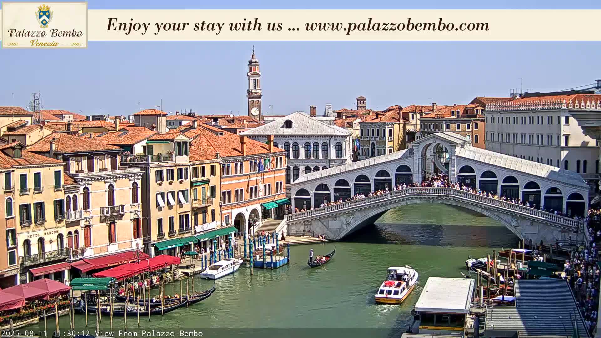 Venice, Rialto Bridge in Grand Canal Live Cam - Venice, Veneto, Italy