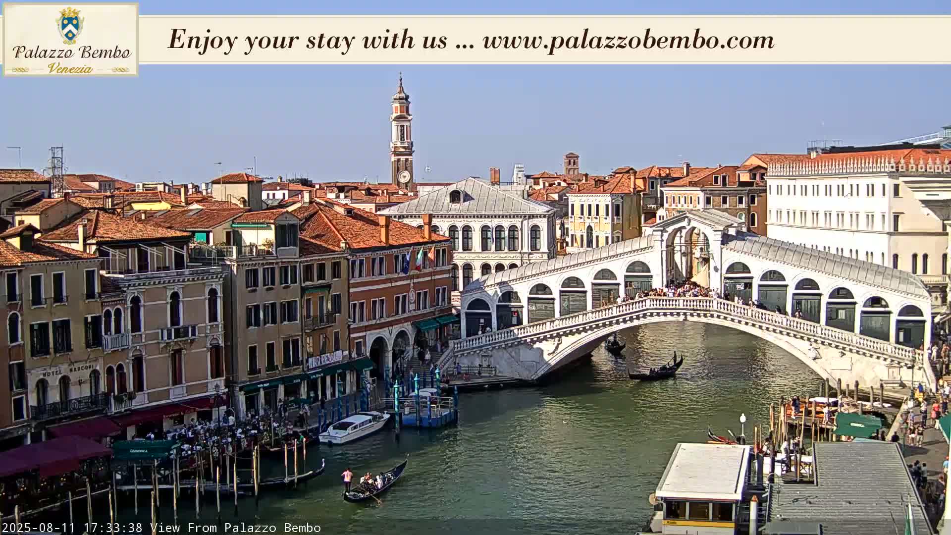 Venice, Rialto Bridge in Grand Canal Live Cam - Venice, Veneto, Italy