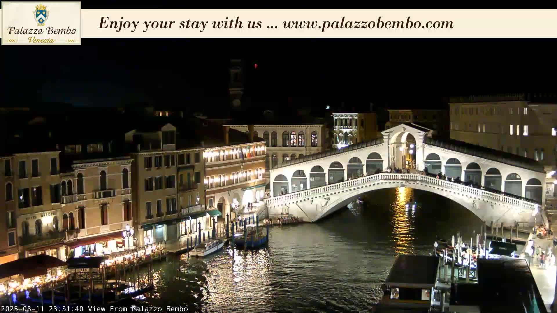 Venice, Rialto Bridge in Grand Canal Live Cam - Venice, Veneto, Italy