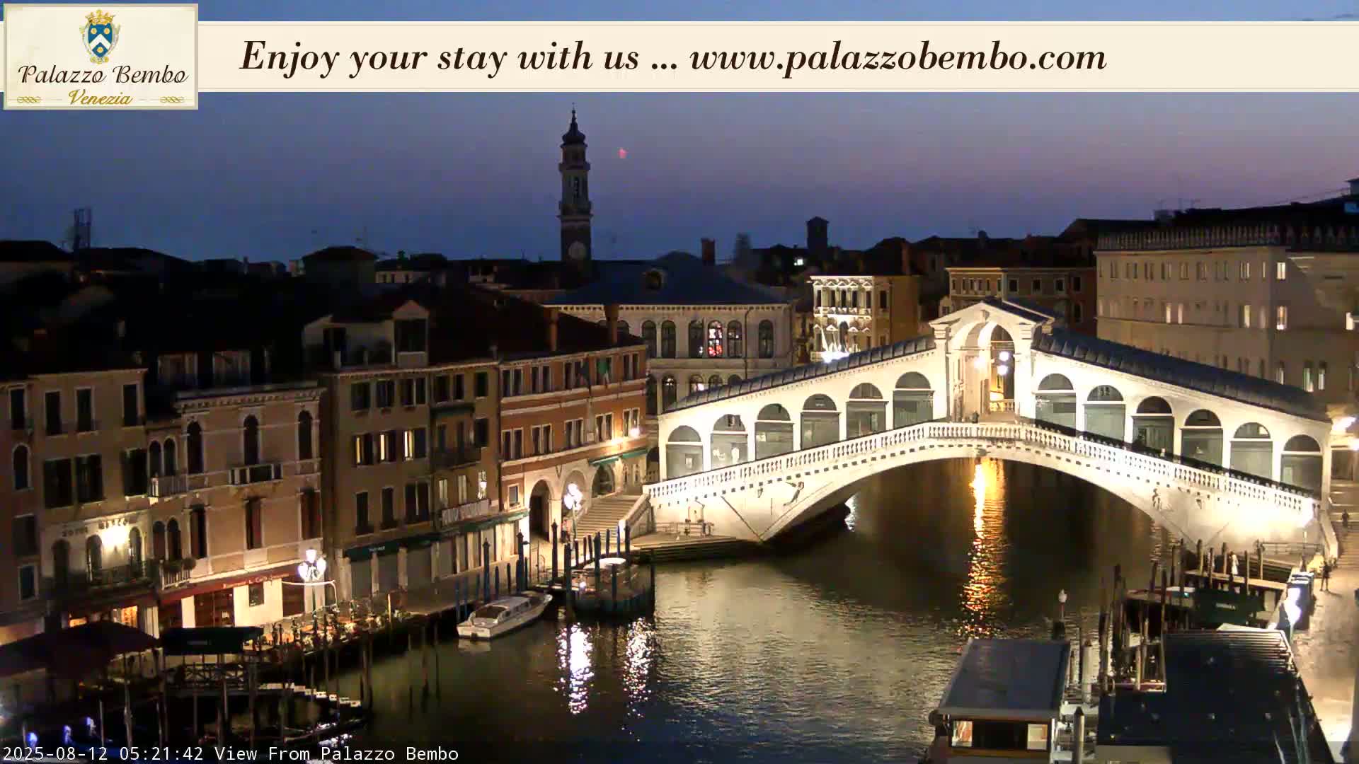Venice, Rialto Bridge in Grand Canal Live Cam - Venice, Veneto, Italy