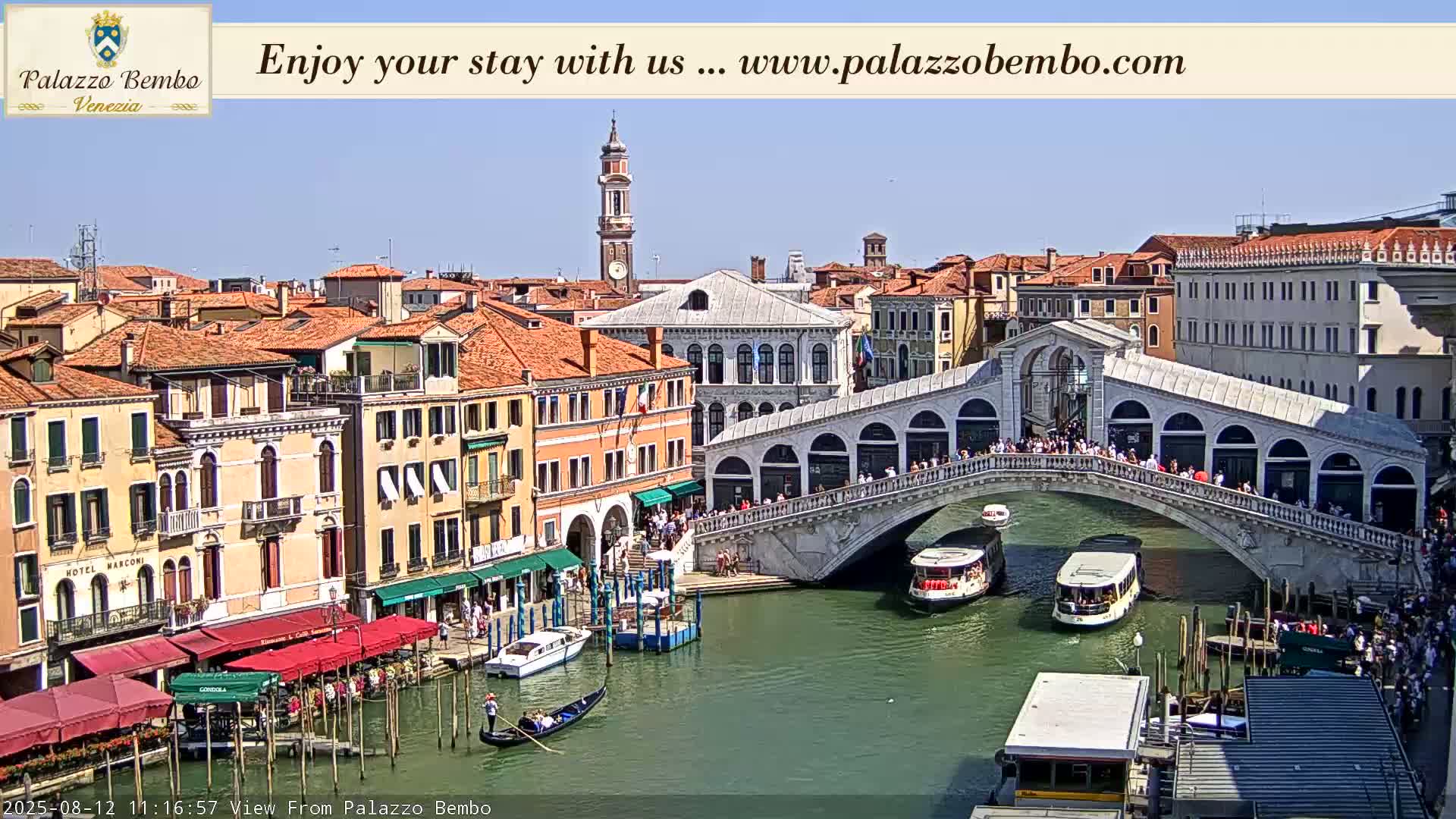 Venice, Rialto Bridge in Grand Canal Live Cam - Venice, Veneto, Italy