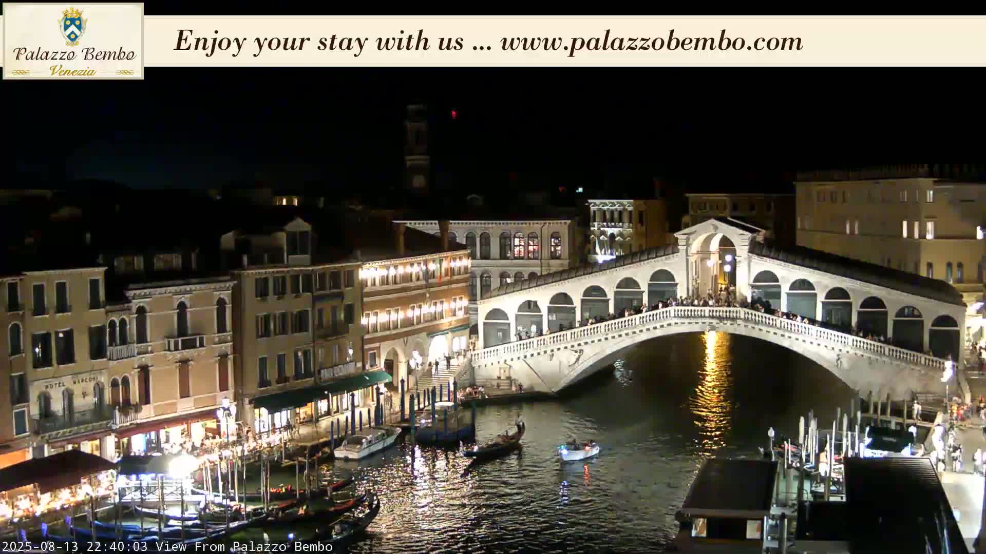 Venice, Rialto Bridge in Grand Canal Live Cam - Venice, Veneto, Italy