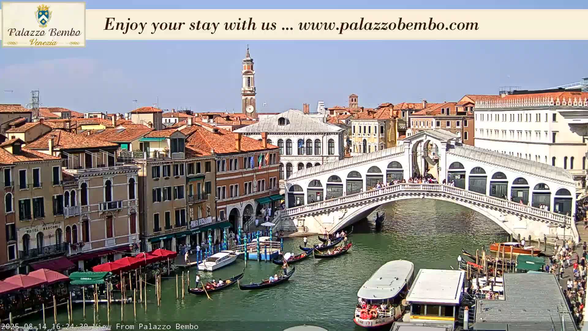 Venice, Rialto Bridge in Grand Canal Live Cam - Venice, Veneto, Italy