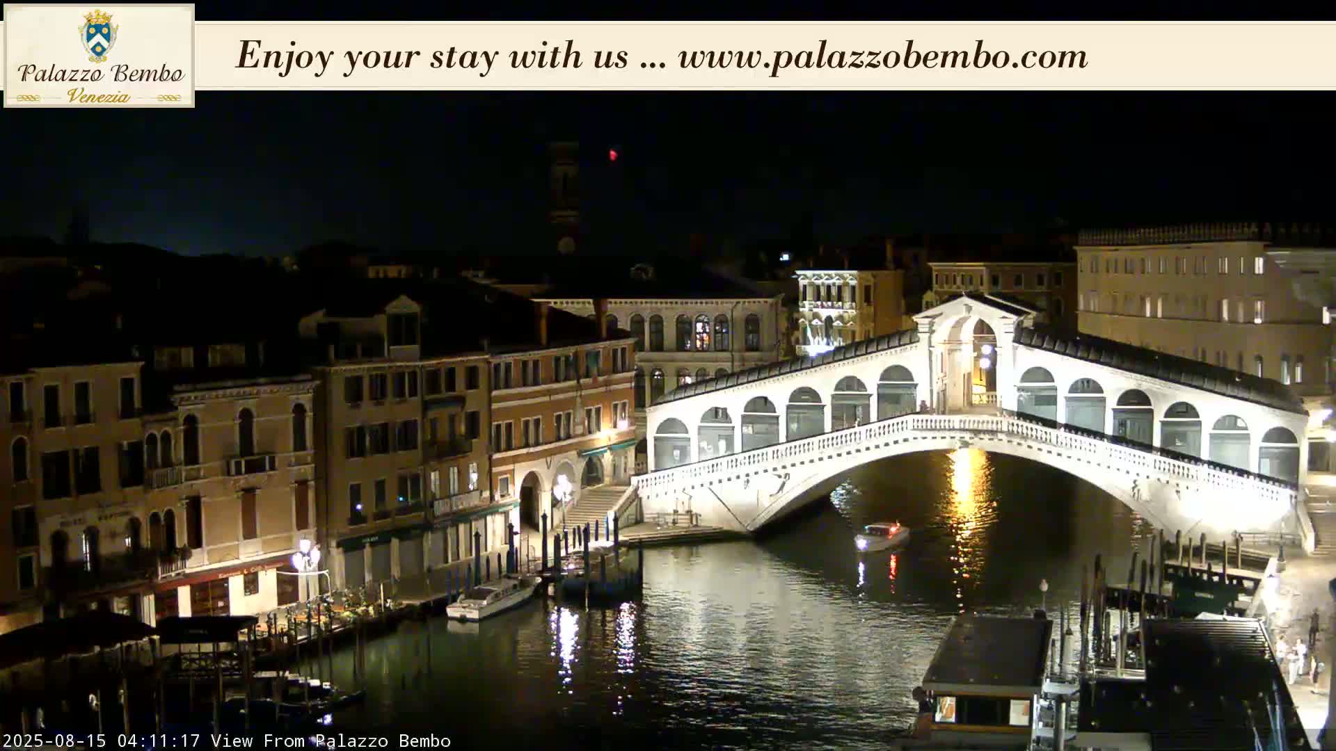 Venice, Rialto Bridge in Grand Canal Live Cam - Venice, Veneto, Italy