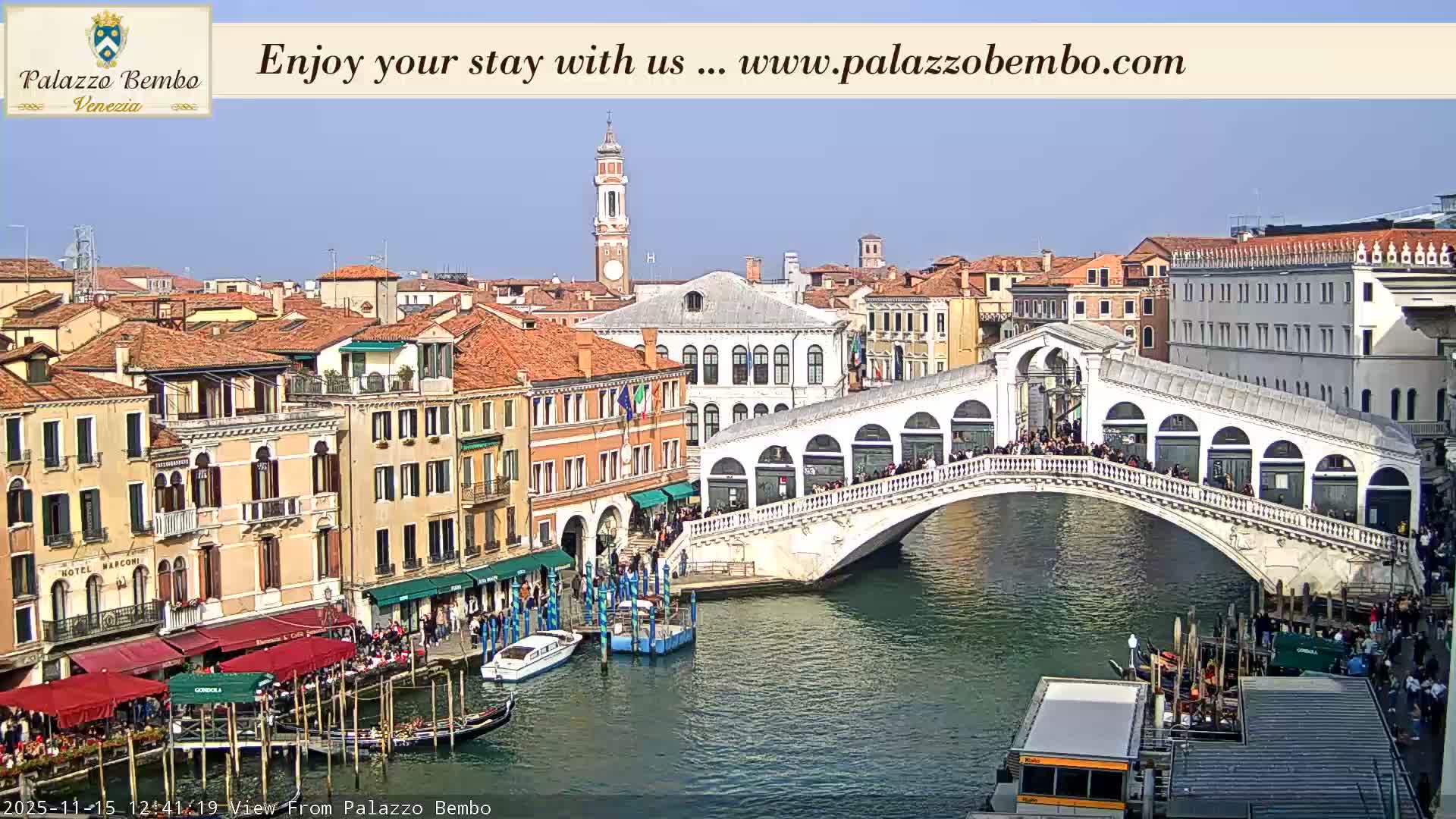 Venice, Rialto Bridge in Grand Canal Live Cam - Venice, Veneto, Italy