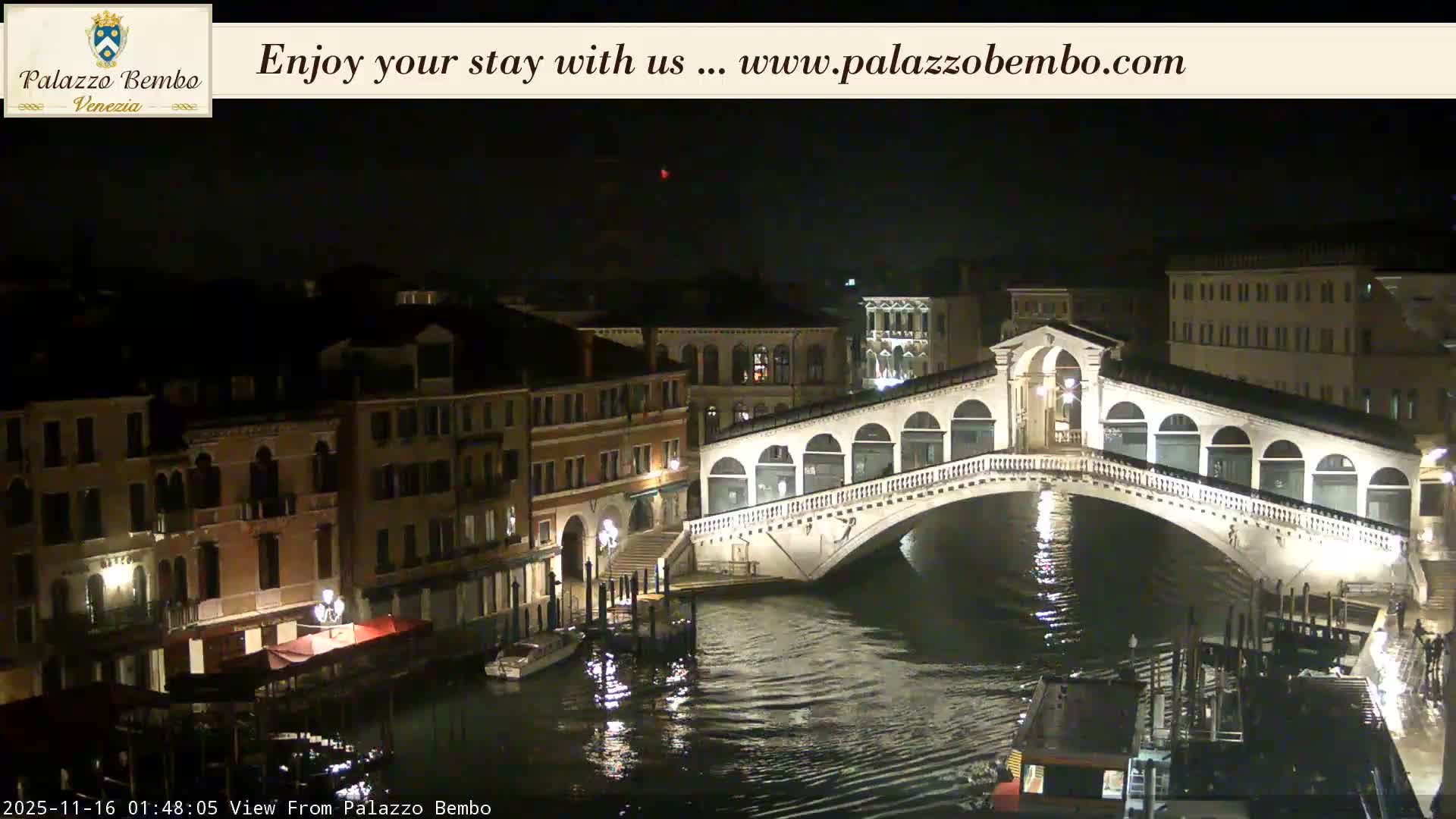 Venice, Rialto Bridge in Grand Canal Live Cam - Venice, Veneto, Italy