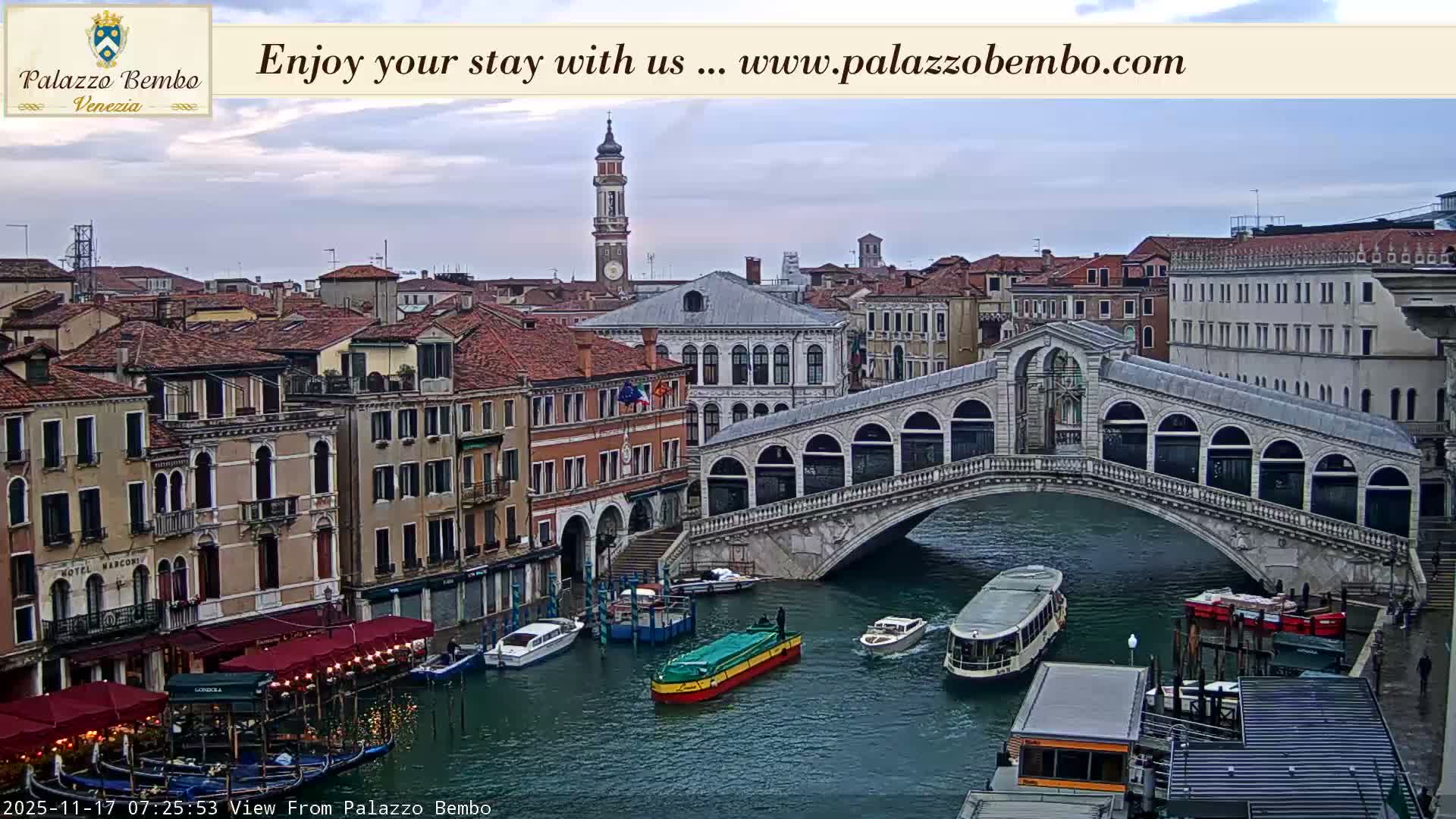 Venice, Rialto Bridge in Grand Canal Live Cam - Venice, Veneto, Italy