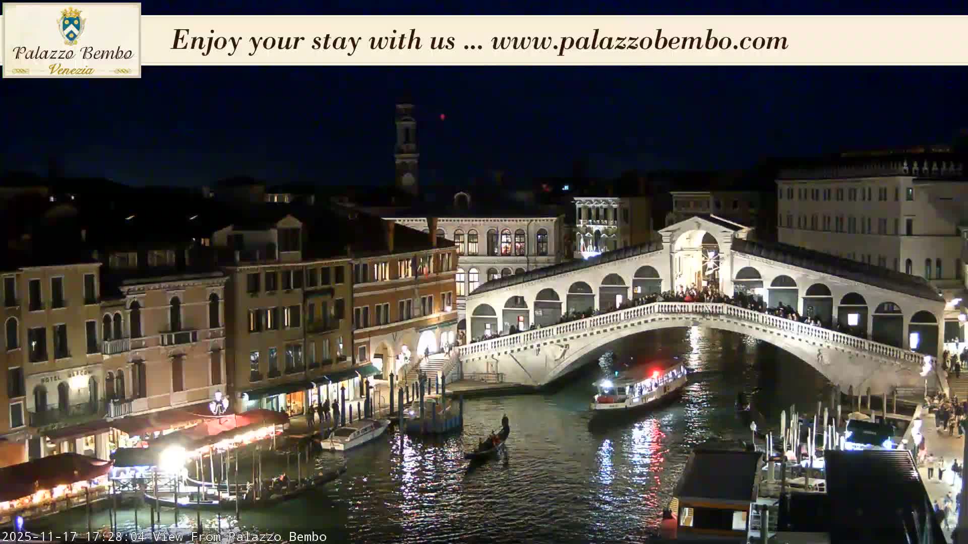 Venice, Rialto Bridge in Grand Canal Live Cam - Venice, Veneto, Italy