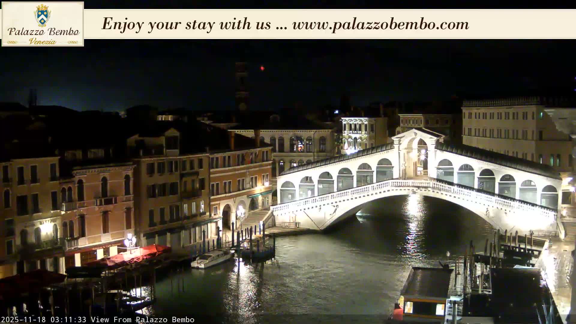 Venice, Rialto Bridge in Grand Canal Live Cam - Venice, Veneto, Italy