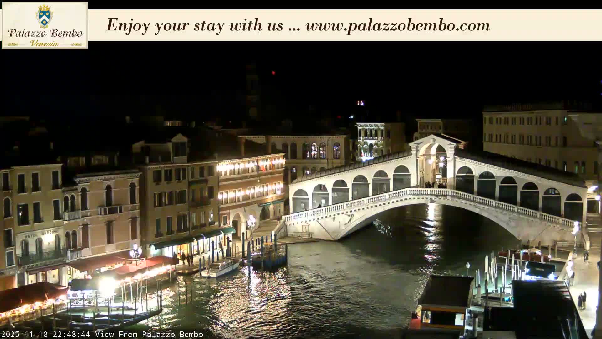 Venice, Rialto Bridge in Grand Canal Live Cam - Venice, Veneto, Italy