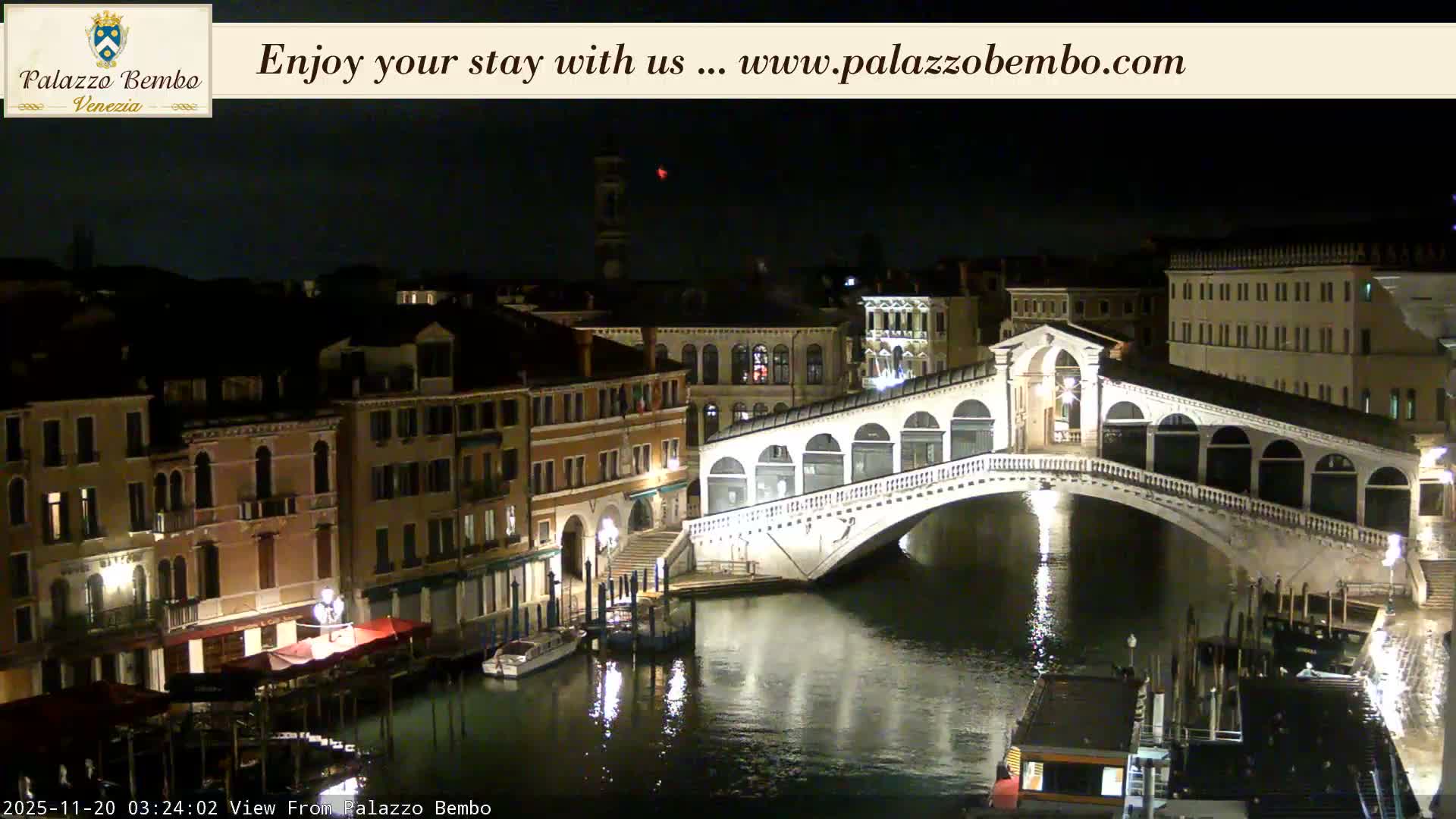 Venice, Rialto Bridge in Grand Canal Live Cam - Venice, Veneto, Italy