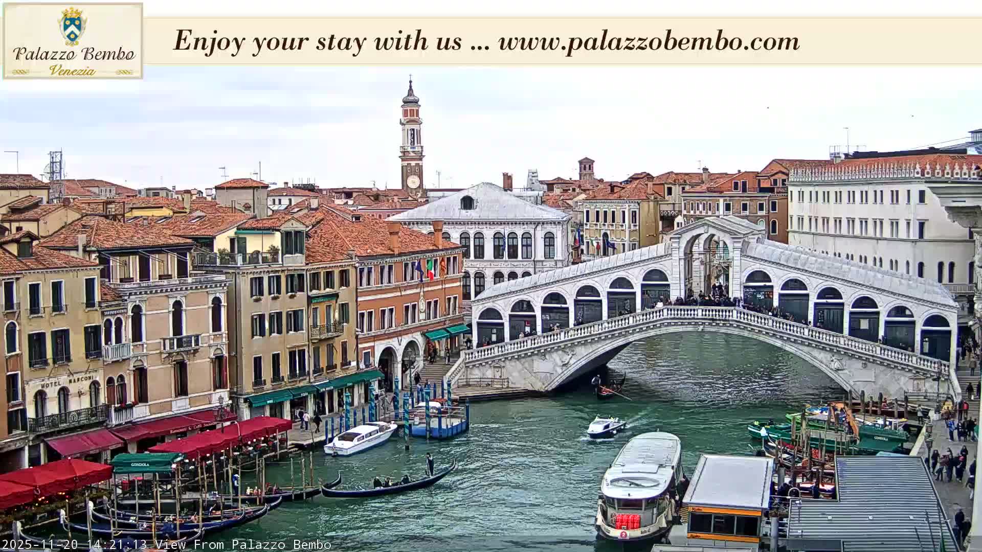 Venice, Rialto Bridge in Grand Canal Live Cam - Venice, Veneto, Italy
