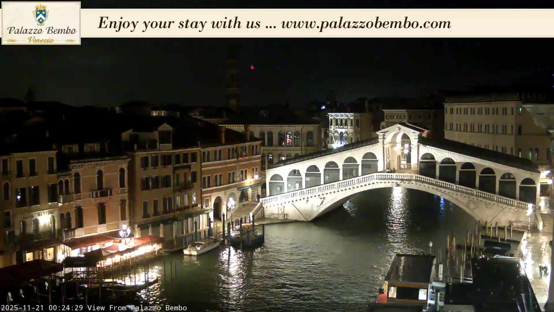 Venice, Rialto Bridge in Grand Canal Live Cam - Venice, Veneto, Italy