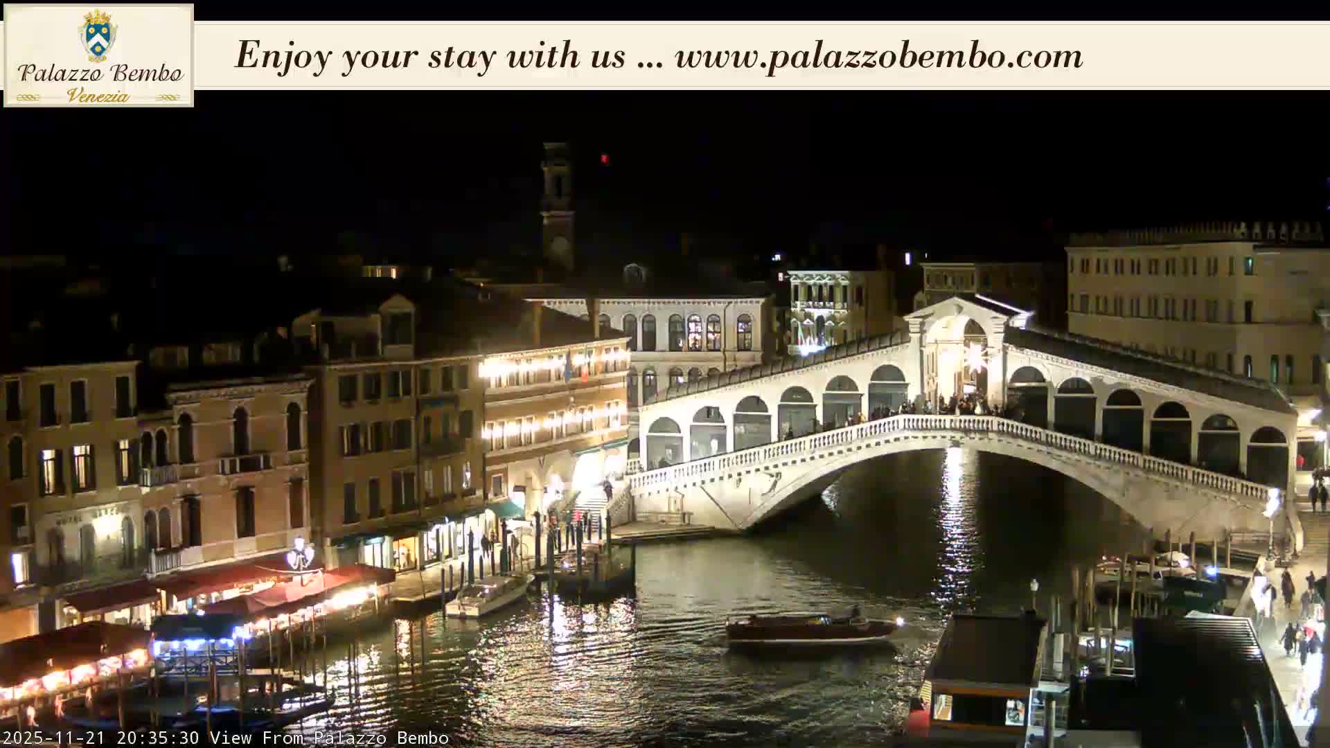 Venice, Rialto Bridge in Grand Canal Live Cam - Venice, Veneto, Italy
