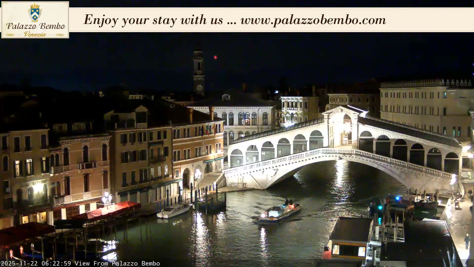 Venice, Rialto Bridge in Grand Canal Live Cam - Venice, Veneto, Italy