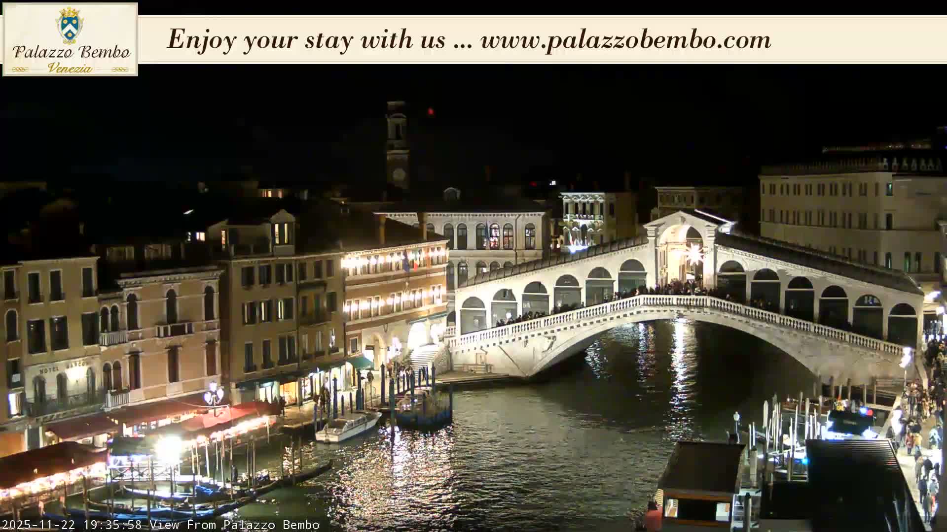 Venice, Rialto Bridge in Grand Canal Live Cam - Venice, Veneto, Italy