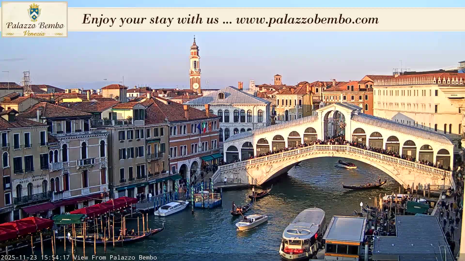 Venice, Rialto Bridge in Grand Canal Live Cam - Venice, Veneto, Italy