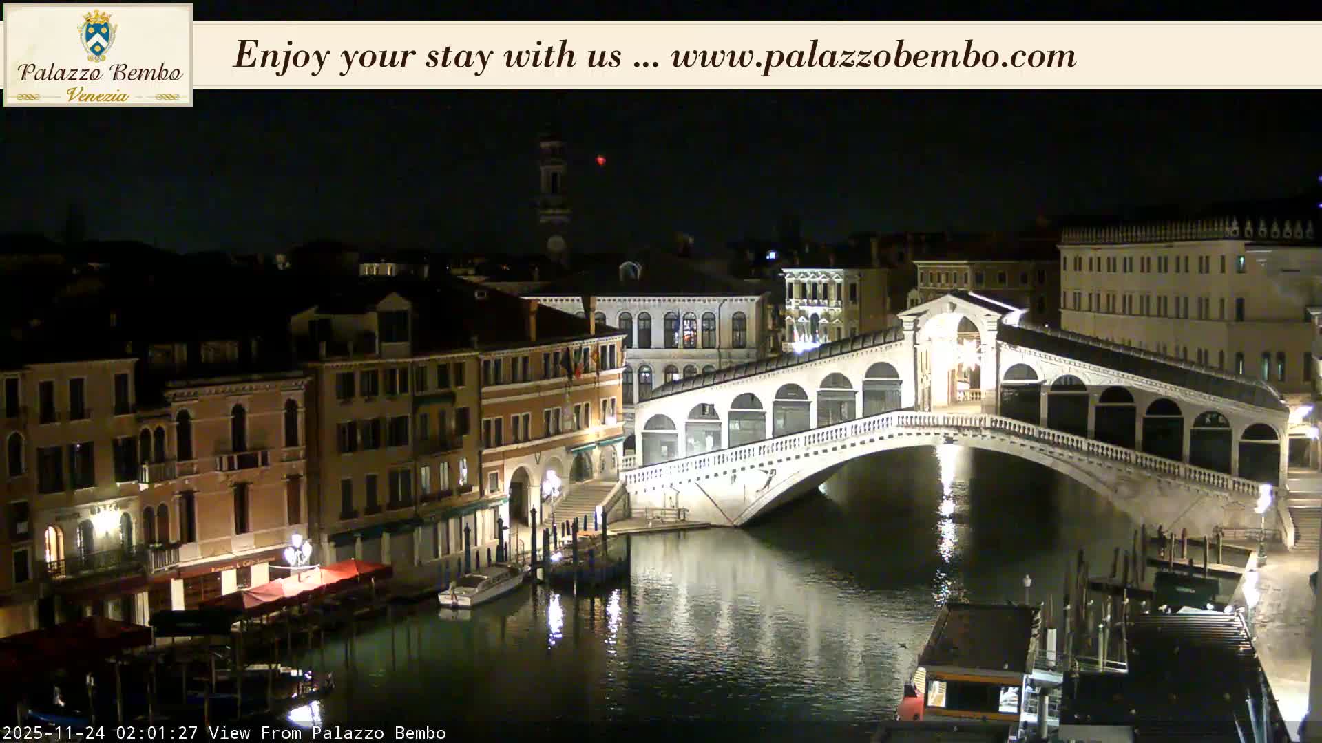 Venice, Rialto Bridge in Grand Canal Live Cam - Venice, Veneto, Italy