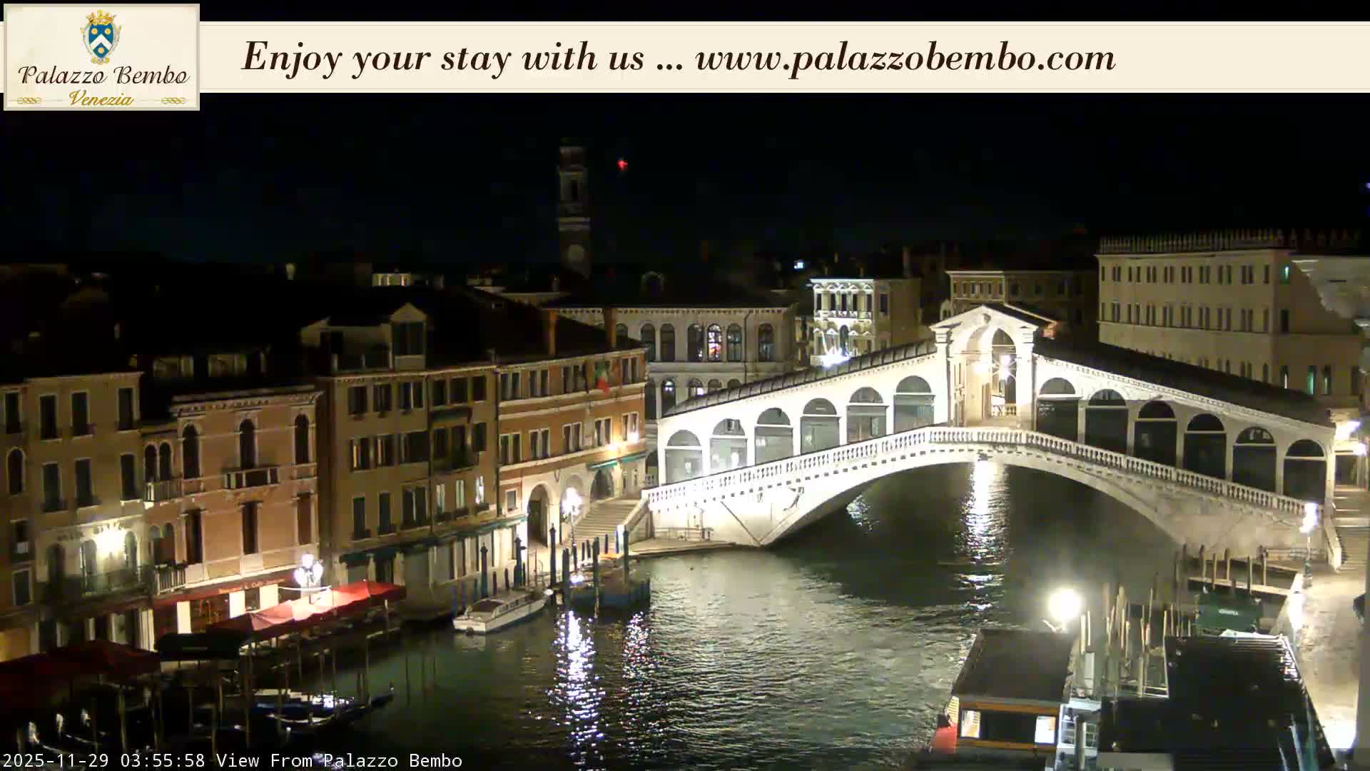 Venice, Rialto Bridge in Grand Canal Live Cam - Venice, Veneto, Italy