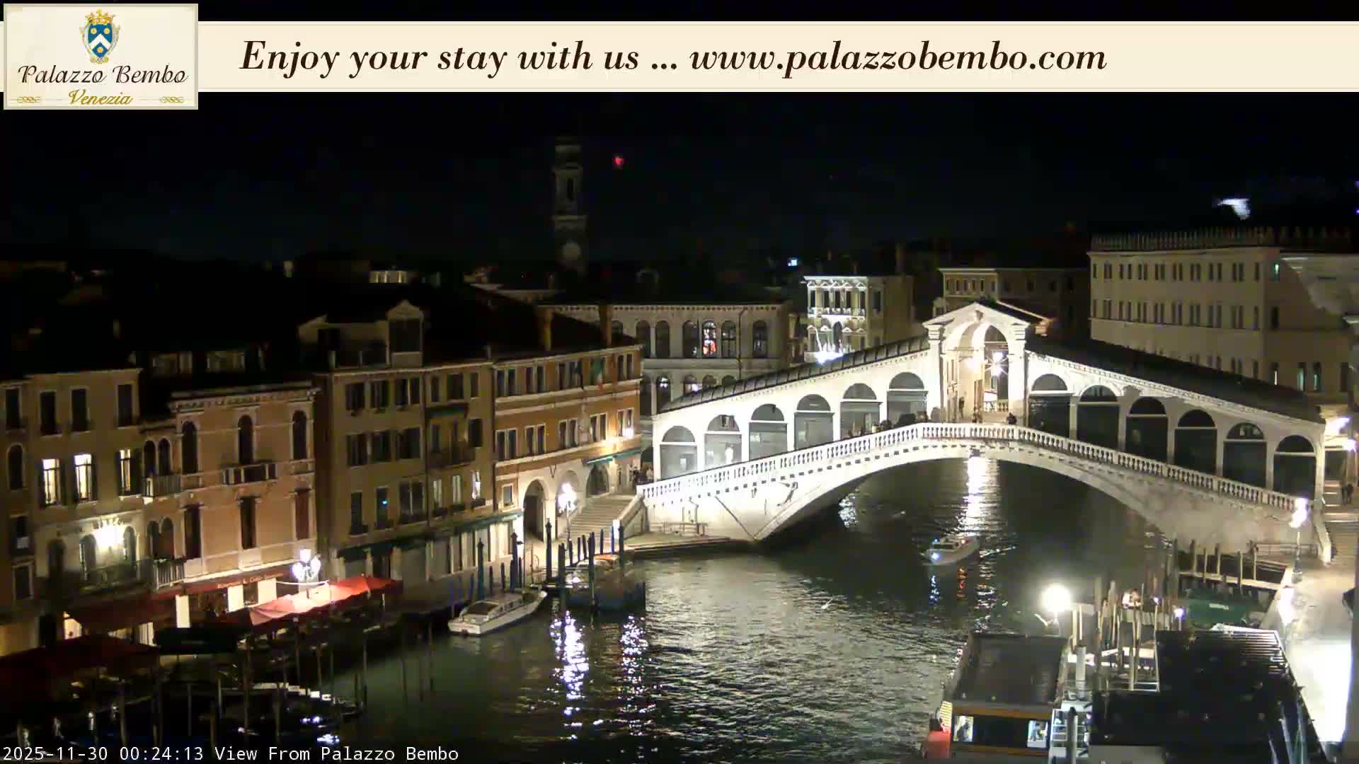 Venice, Rialto Bridge in Grand Canal Live Cam - Venice, Veneto, Italy