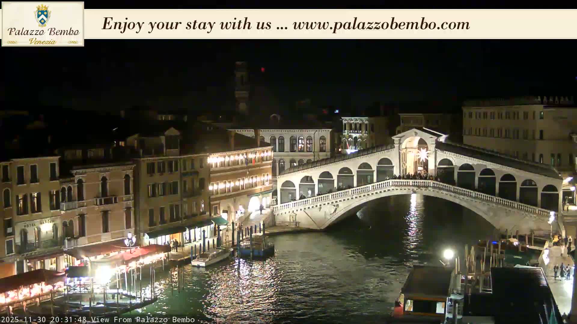 Venice, Rialto Bridge in Grand Canal Live Cam - Venice, Veneto, Italy