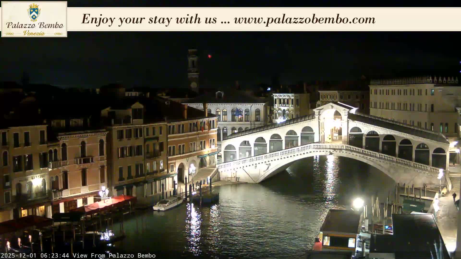 Venice, Rialto Bridge in Grand Canal Live Cam - Venice, Veneto, Italy