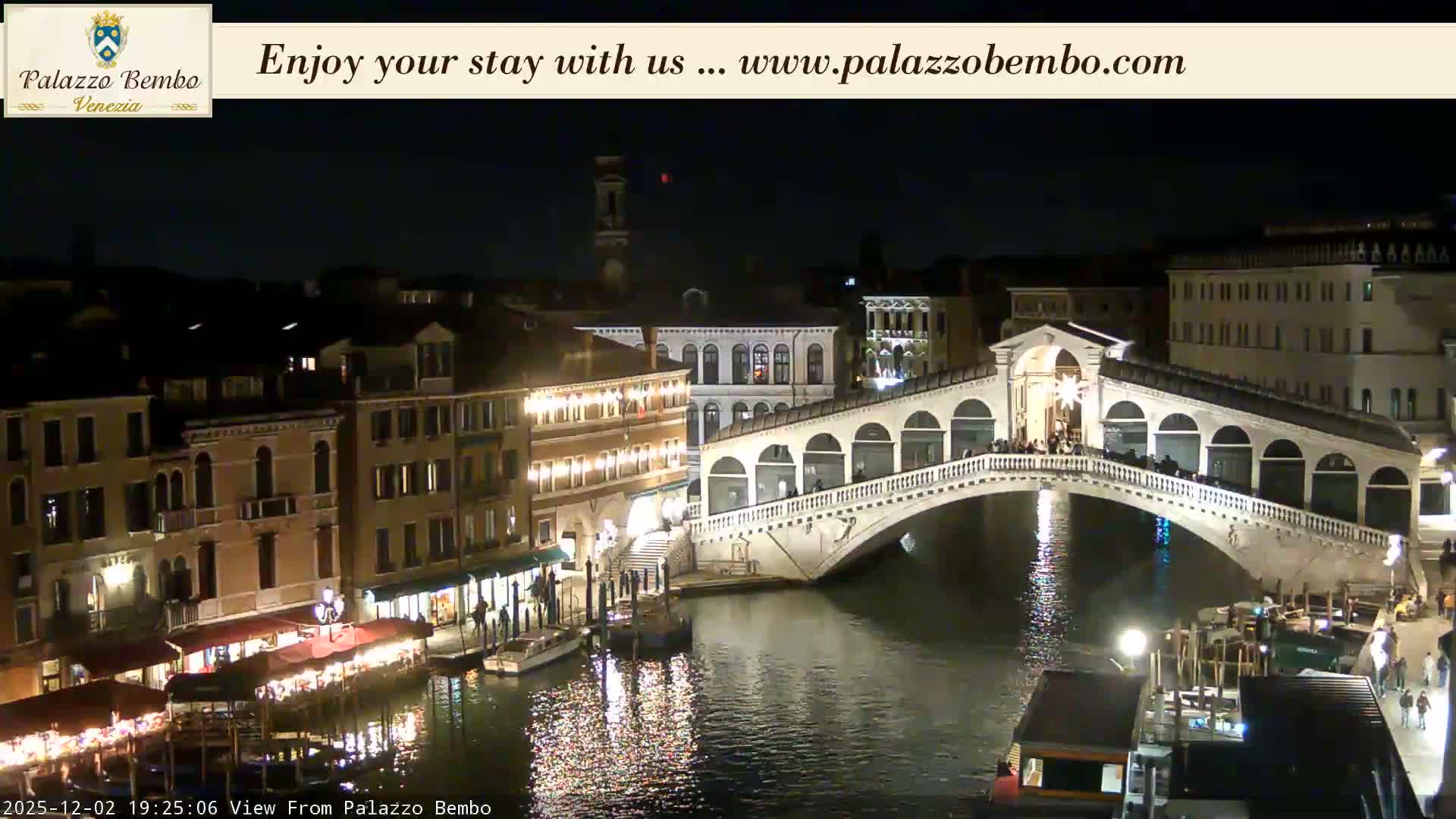 Venice, Rialto Bridge in Grand Canal Live Cam - Venice, Veneto, Italy