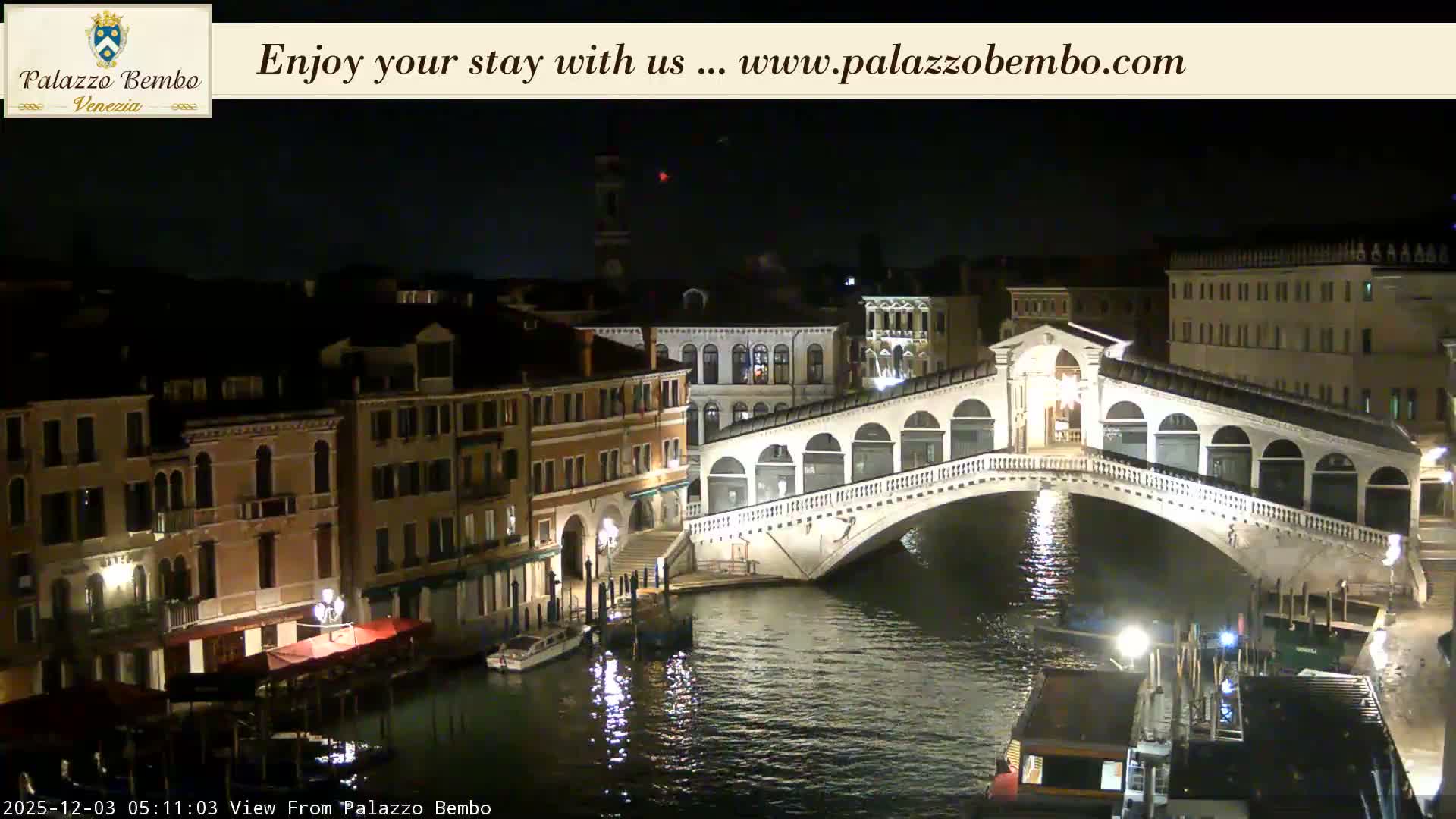 Venice, Rialto Bridge in Grand Canal Live Cam - Venice, Veneto, Italy