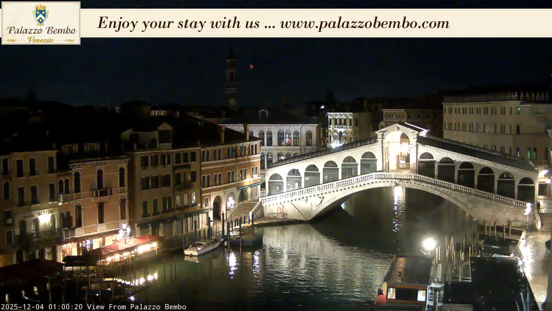 Venice, Rialto Bridge in Grand Canal Live Cam - Venice, Veneto, Italy