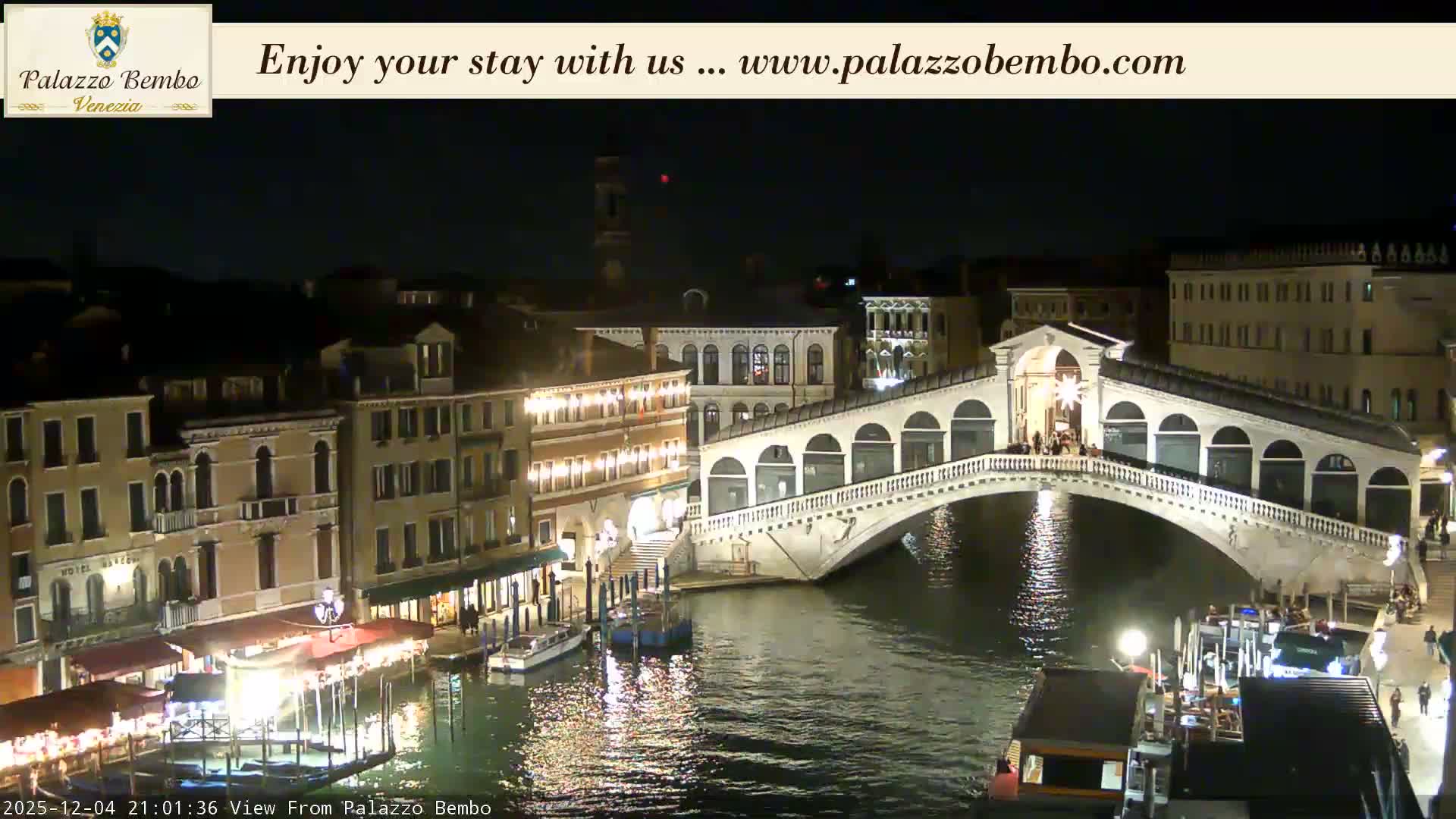 Venice, Rialto Bridge in Grand Canal Live Cam - Venice, Veneto, Italy