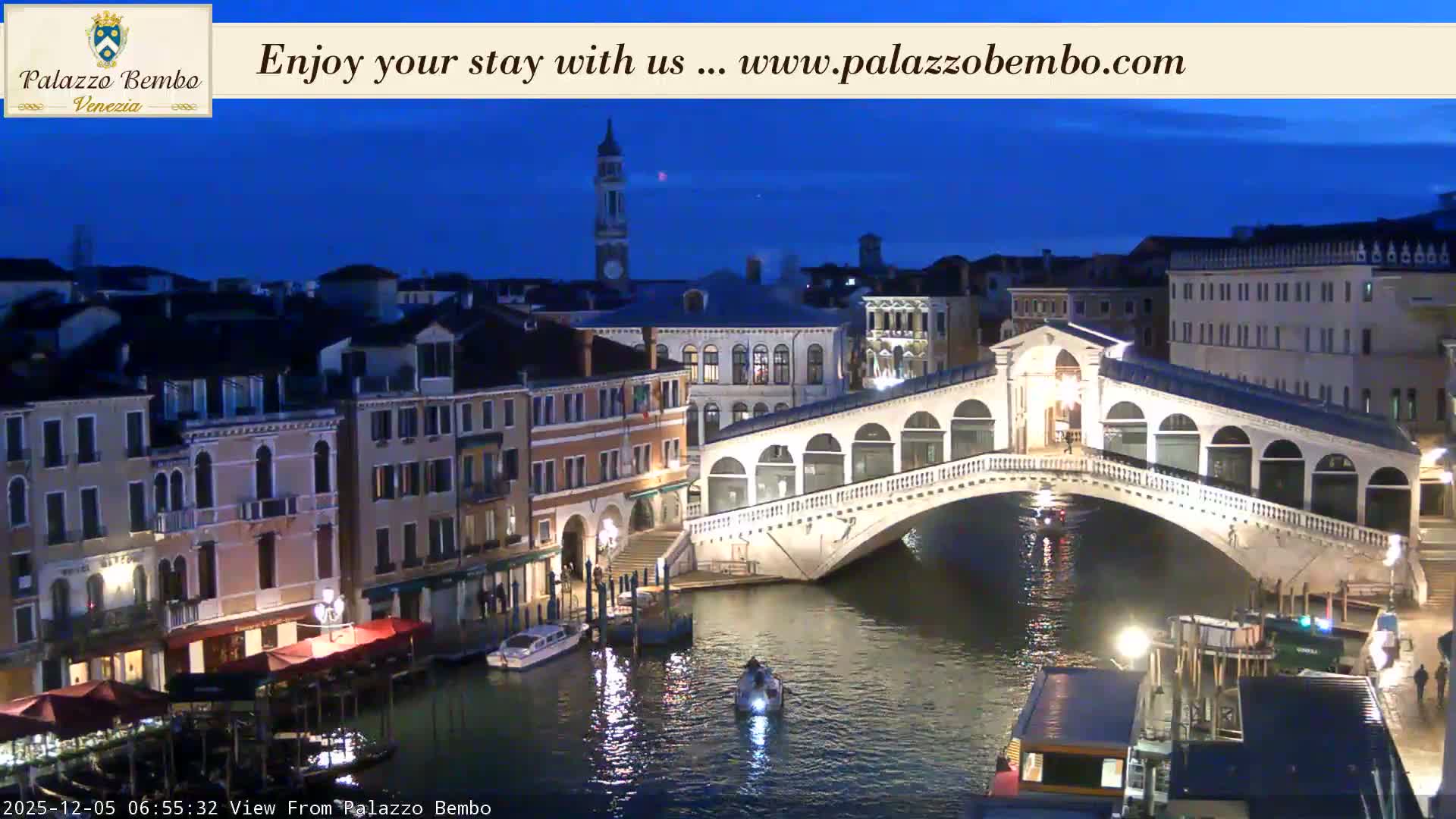 Venice, Rialto Bridge in Grand Canal Live Cam - Venice, Veneto, Italy