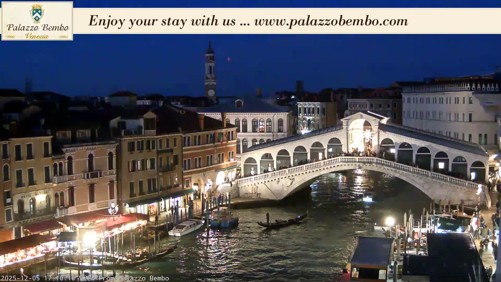 Venice, Rialto Bridge in Grand Canal Live Cam - Venice, Veneto, Italy