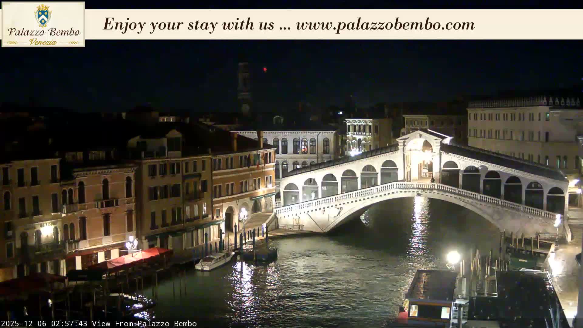 Venice, Rialto Bridge in Grand Canal Live Cam - Venice, Veneto, Italy